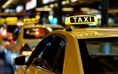 Πού θα φορτίσουν τα ηλεκτρικά ταξί στην Αθήνα; Και πόσο θα πληρώσουν;