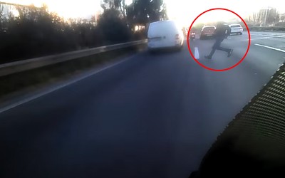 Δείτε τι έγινε στον Κηφισό – Πεζός πετάχτηκε στη μέση της ασφάλτου [video]