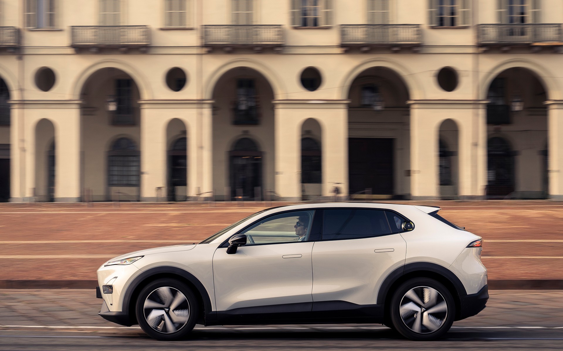 Αυτό είναι το νέο SUV που έρχεται τον Ιούνιο - Καίει ελάχιστα, έχει τα πάντα και κοστίζει 31.990 ευρώ