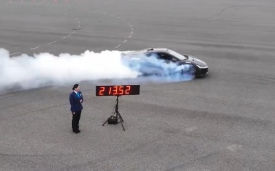 Video: Νέο ρεκόρ Γκίνες - Το ταχύτερο drift με ηλεκτρικό αυτοκίνητο