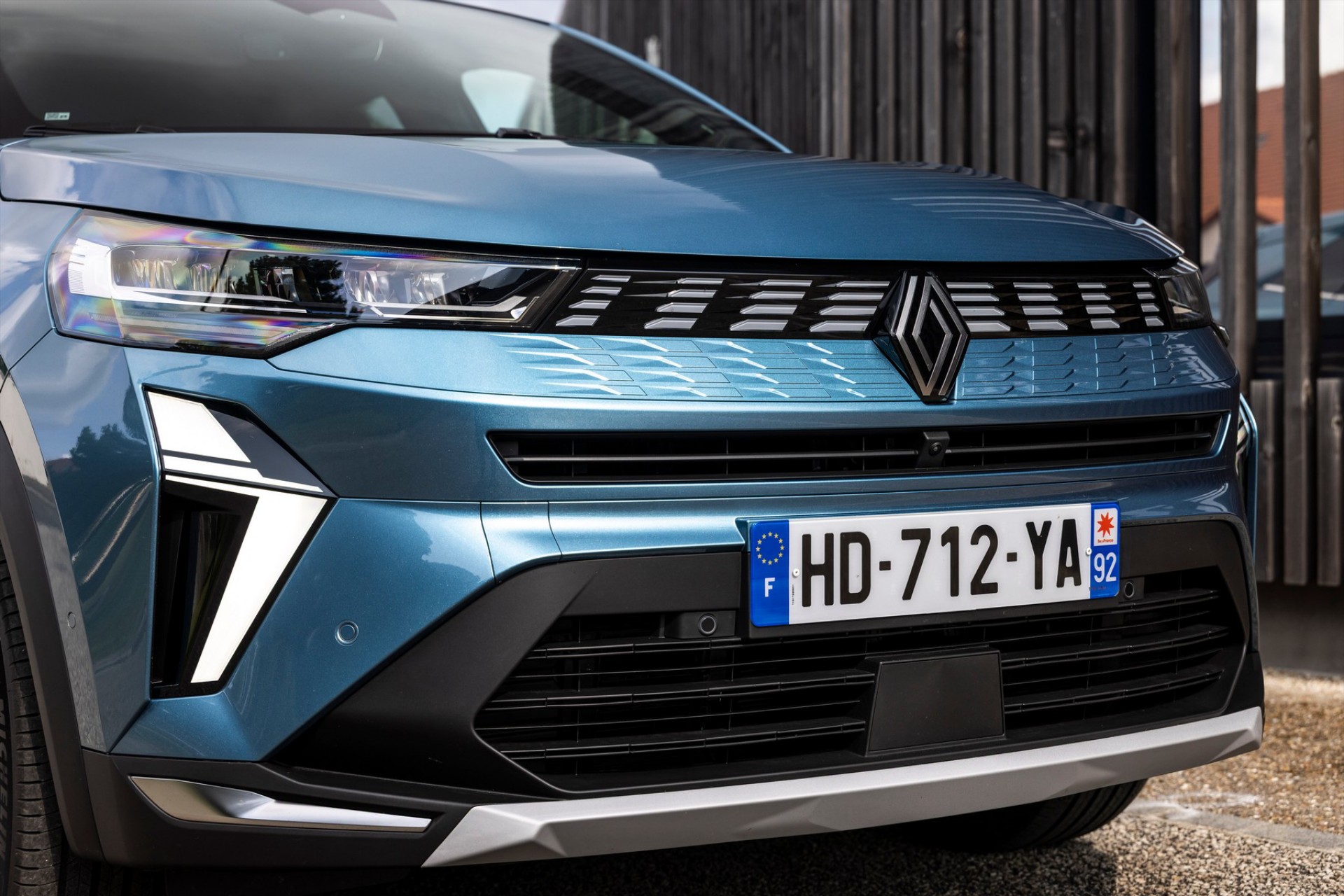 Το εντυπωσιακό hybrid SUV της Renault που καίει σαν diesel – Έχει πορτμπαγκάζ 624 lt 