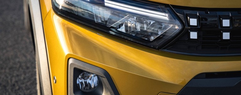 Τι αλλαγές έχει το Dacia των 15.950 ευρώ που ήρθε Ελλάδα;