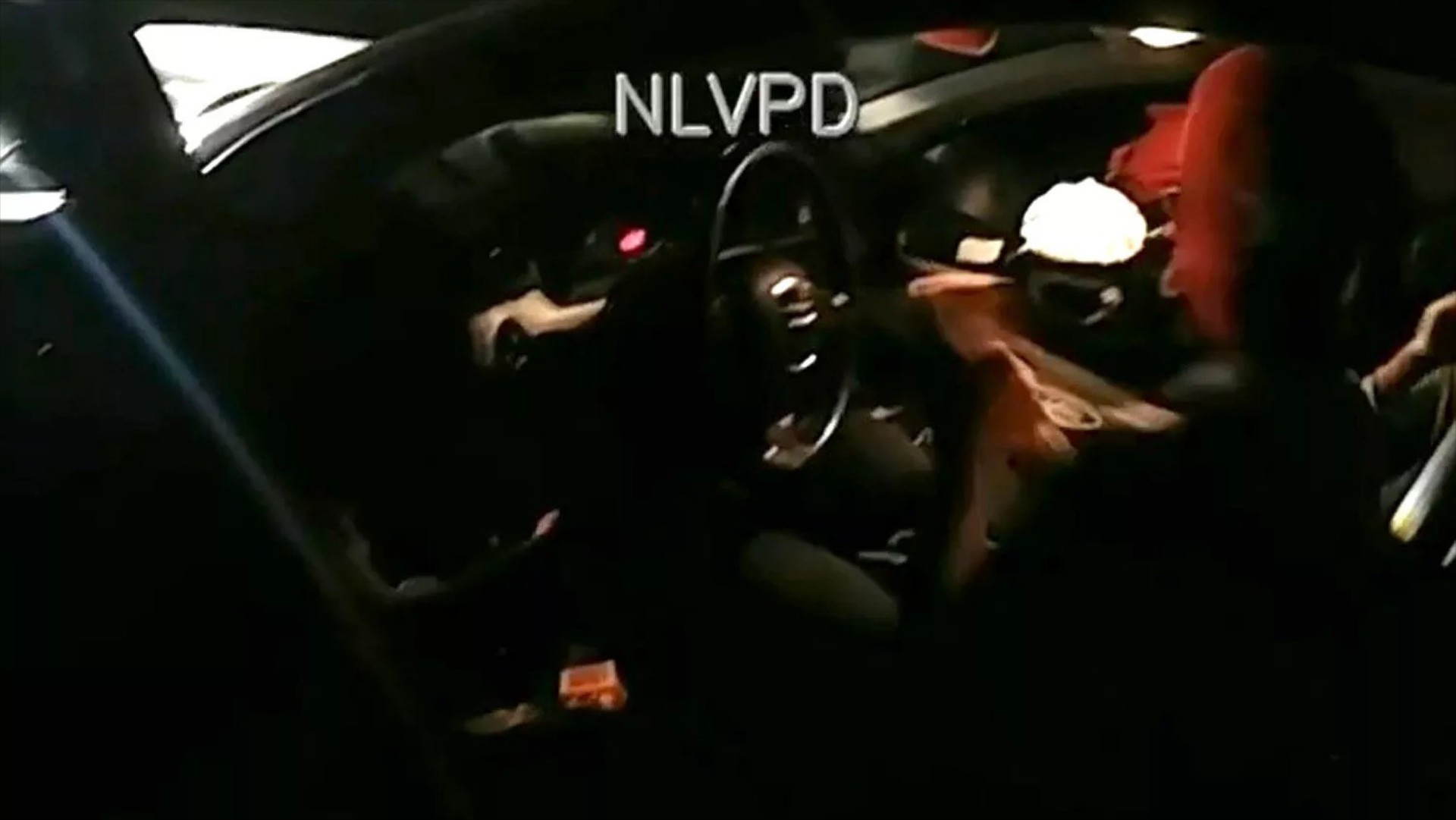 Αστυνομικός πέρασε χειροπέδες σε κωφάλαλη οδηγό, επειδή δεν υπάκουε στις εντολές του! 