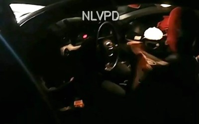 Αστυνομικός πέρασε χειροπέδες σε κωφάλαλη οδηγό, επειδή δεν υπάκουε στις εντολές του! 