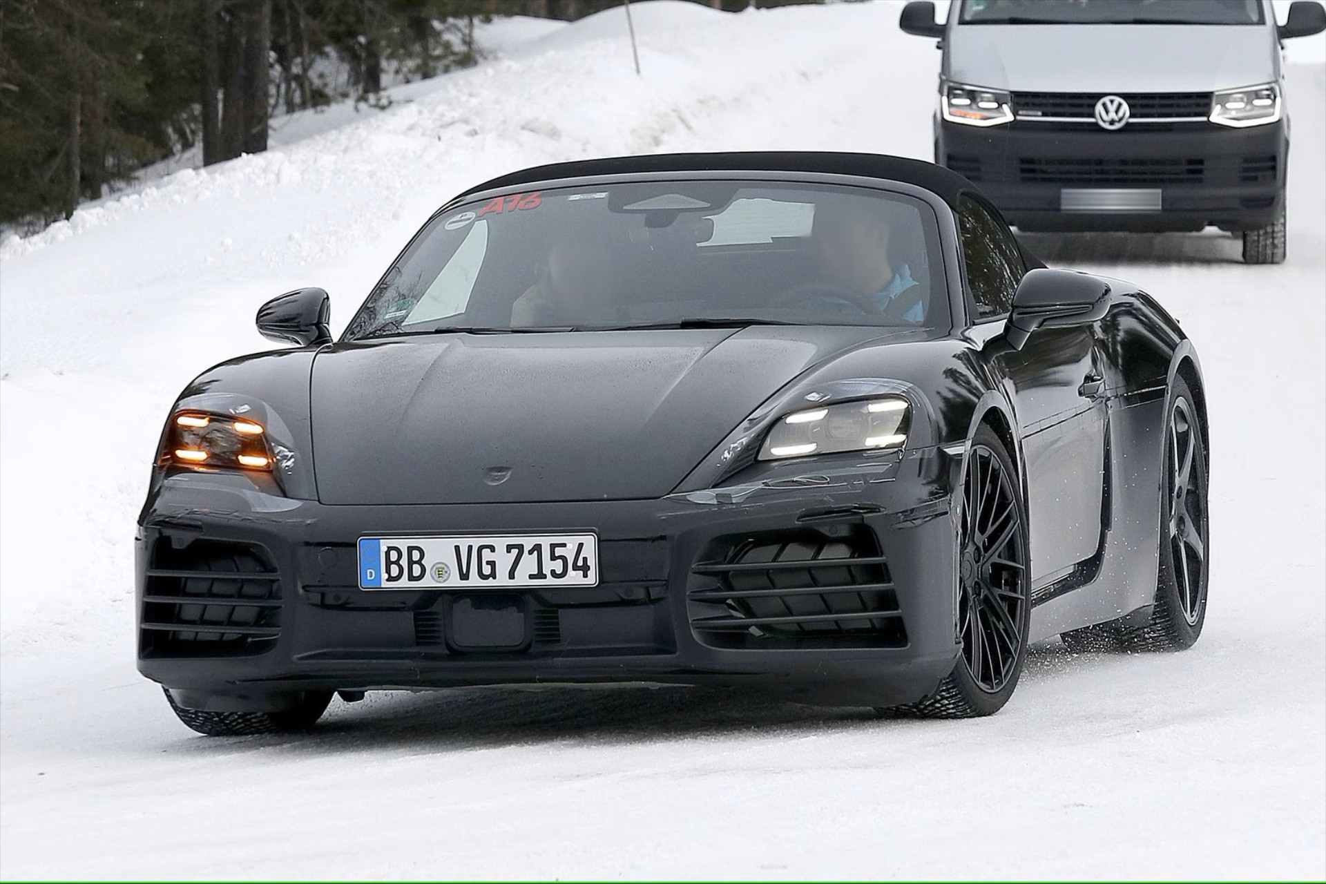 Η ηλεκτρική Porsche Boxster είναι ζωντανή – Κι αυτός ο άνθρωπος την έχει οδηγήσει