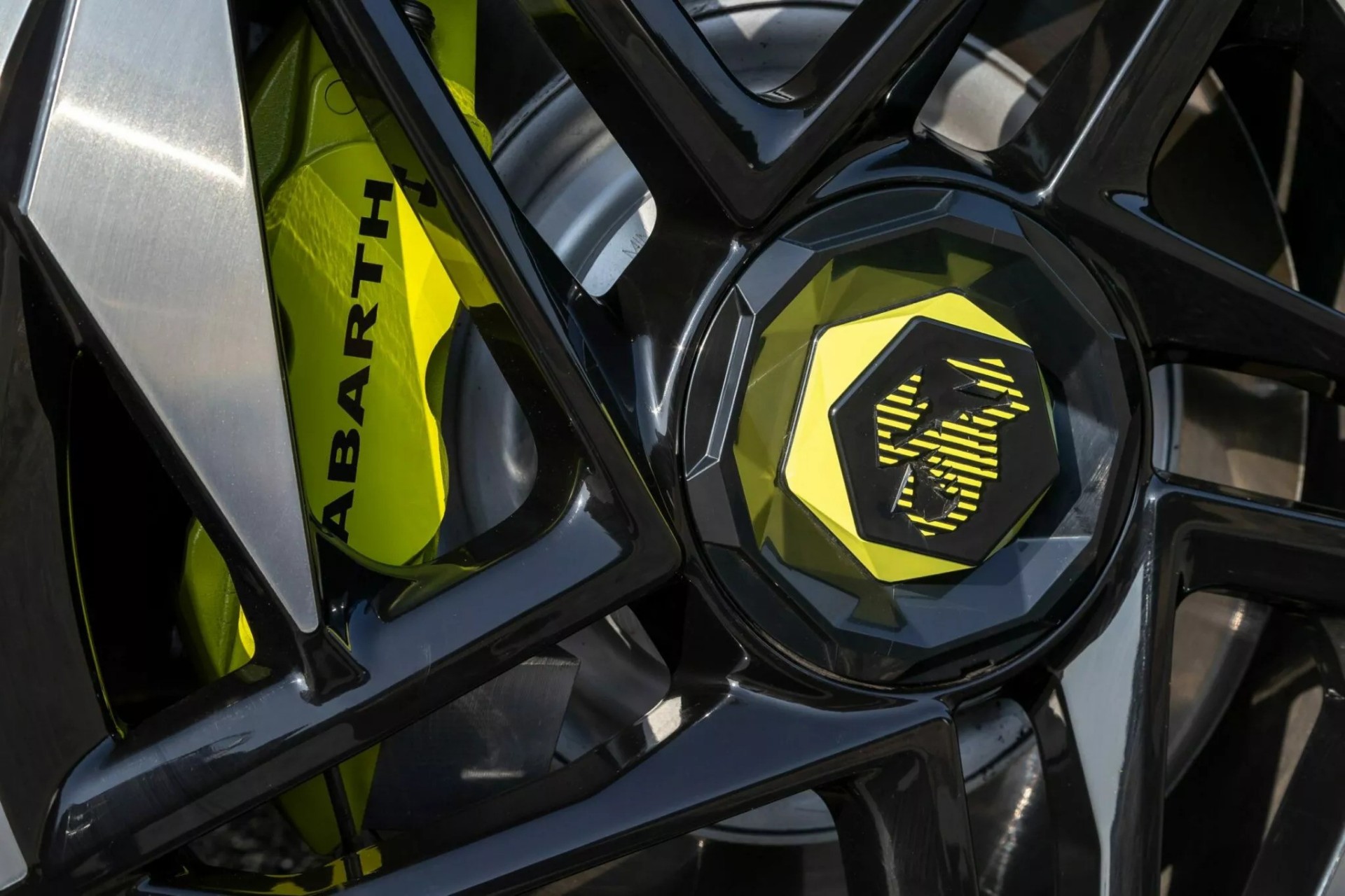 Το Panda αποκτά έκδοση Abarth! 