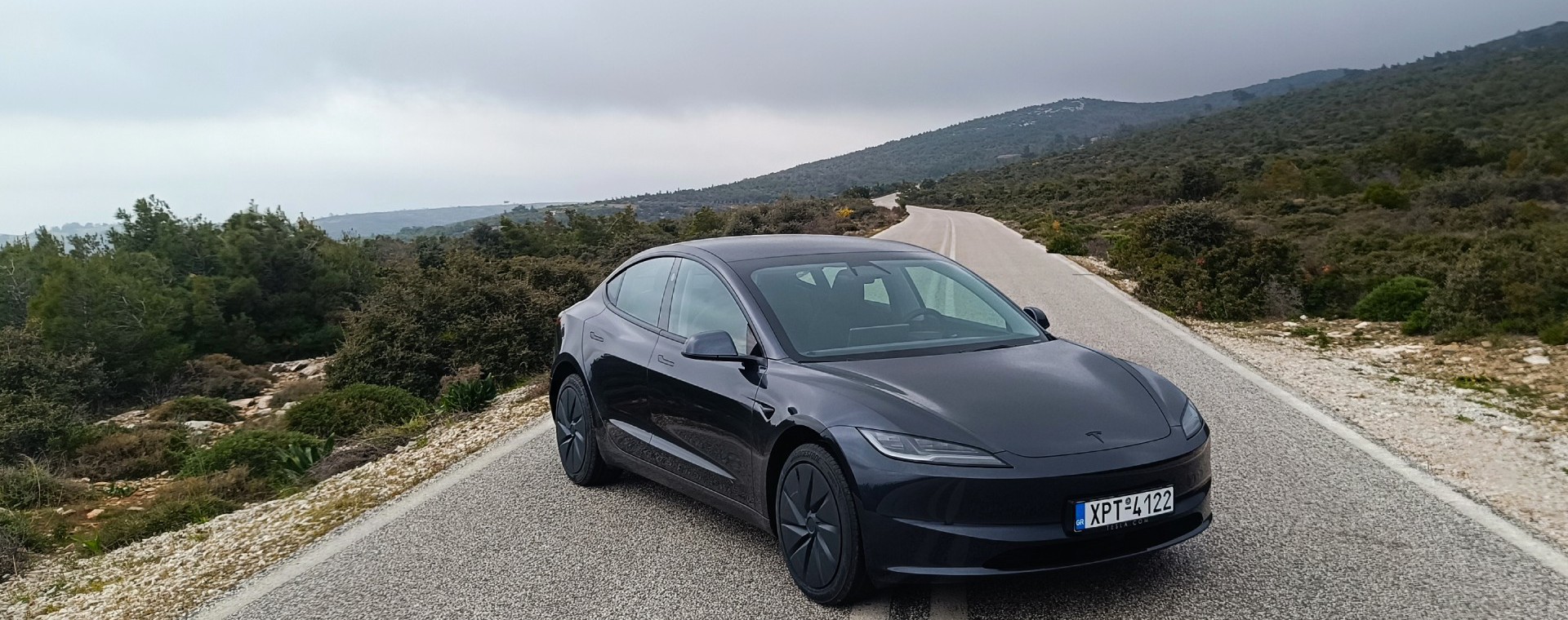 Οδηγούμε τη νέα και πιο προσιτή έκδοση του Tesla Model 3! 