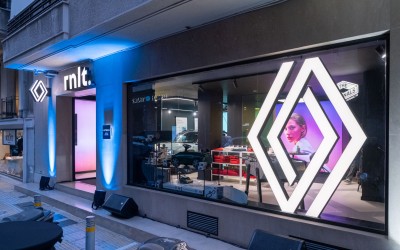 Τα μεγάλα εγκαίνια στο Κολωνάκι – Ήρθε το αφεντικό της Renault από τη Γαλλία 