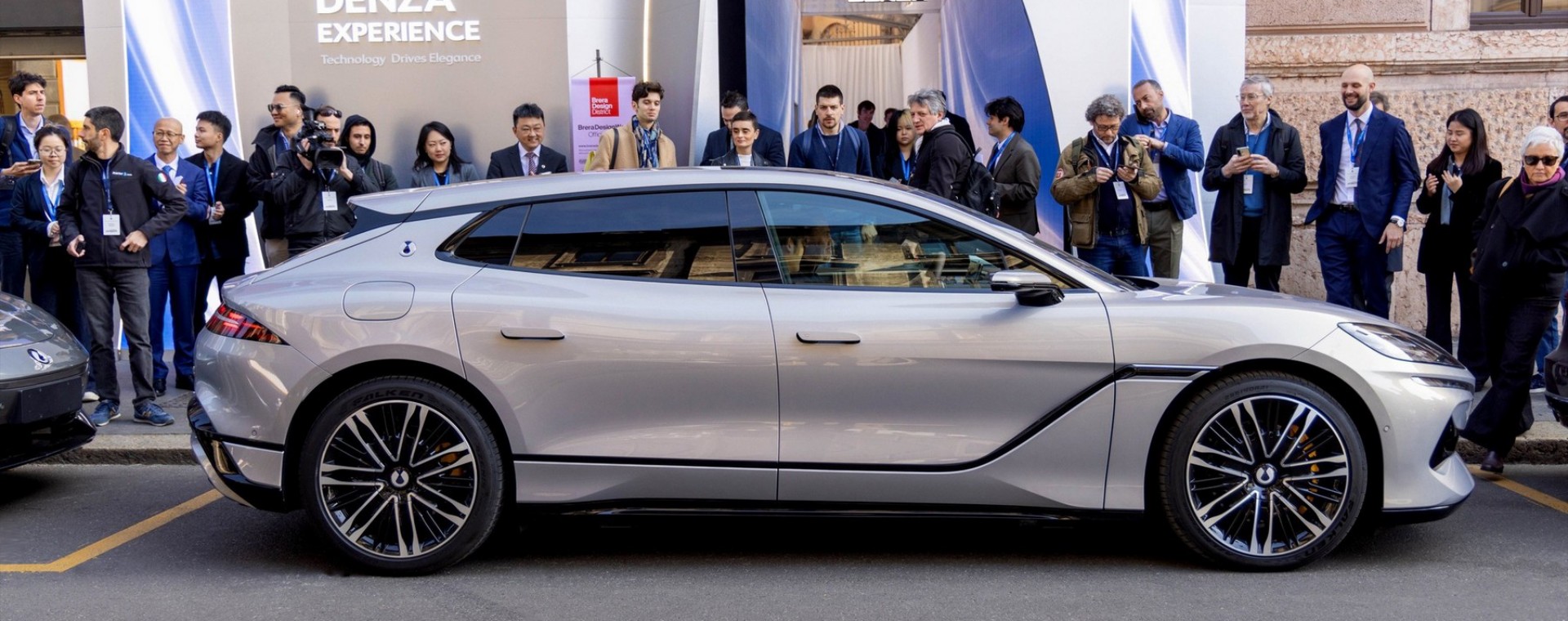 Η νέα κινεζική μάρκα που ήρθε Ευρώπη – Με αυτοκίνητα που φορτίζουν σε 5 λεπτά 