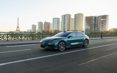 Άνοιξαν οι παραγγελίες για το κινεζικό αυτοκίνητο που φορτίζει σε 5 λεπτά - Με τιμή στην Ευρώπη από 117.500 ευρώ