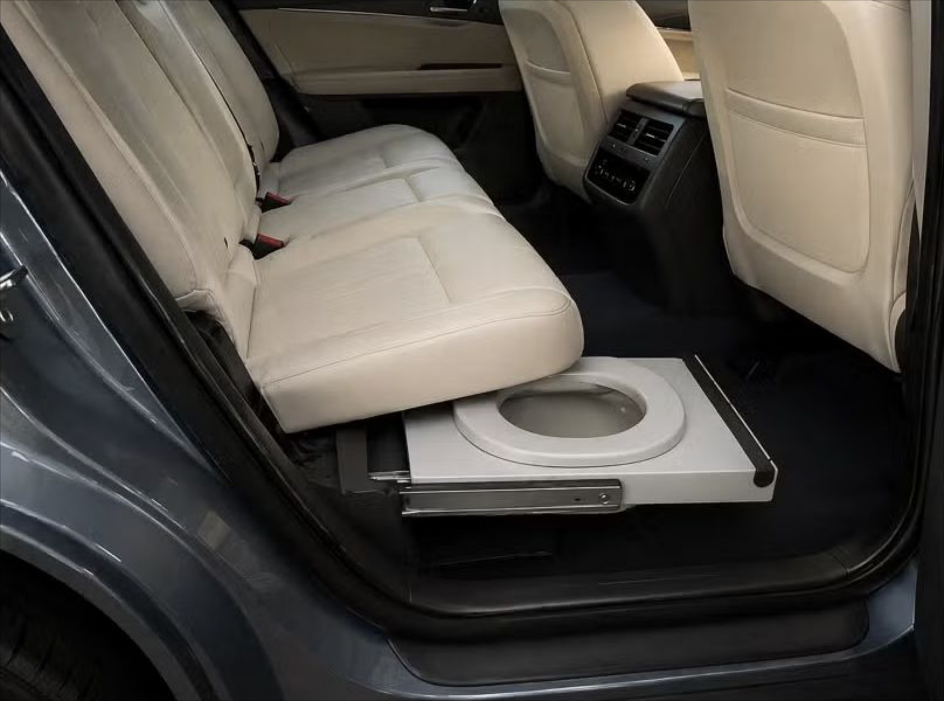 Οι Κινέζοι το τερμάτισαν – Έβαλαν τουαλέτα στο κάθισμα του αυτοκινήτου