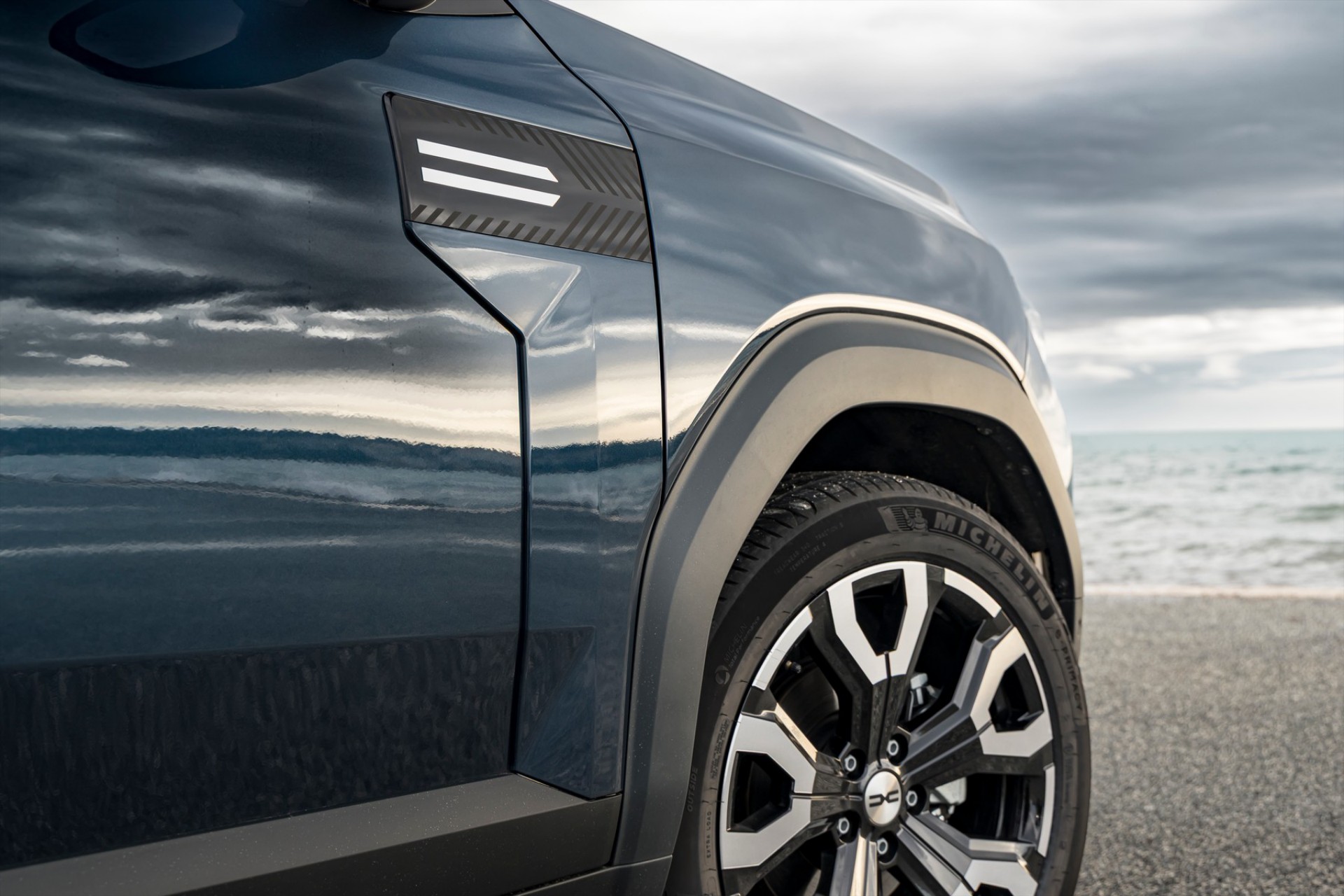 Το αυθεντικό SUV της Dacia - Το αγοράζεις με 195 ευρώ το μήνα και έχει 5 χρόνια εγγύηση