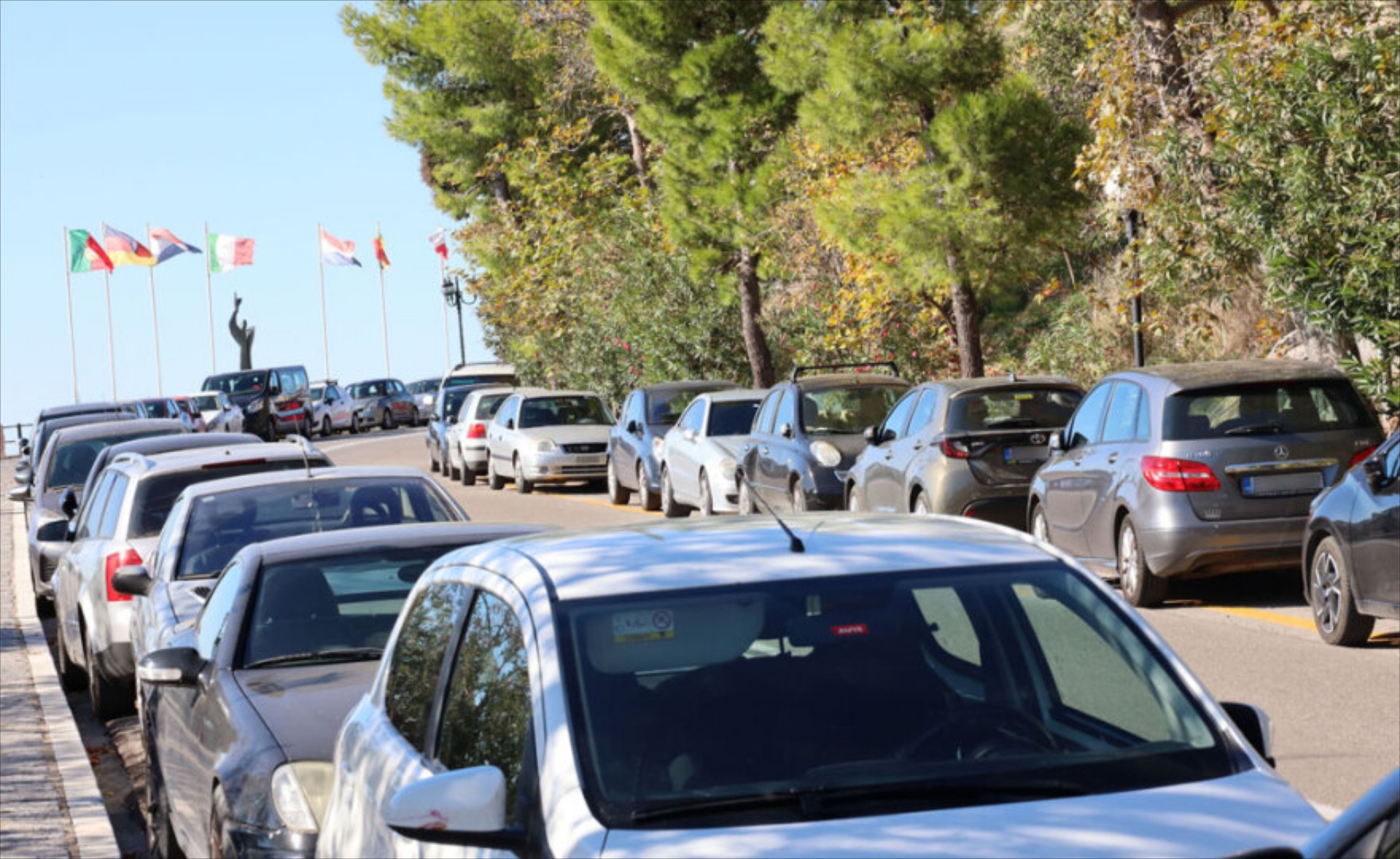 Η ζημιά που έκαναν σε 12 αυτοκίνητα στους Δελφούς – Πάνω από 20.000 ευρώ η λεία 