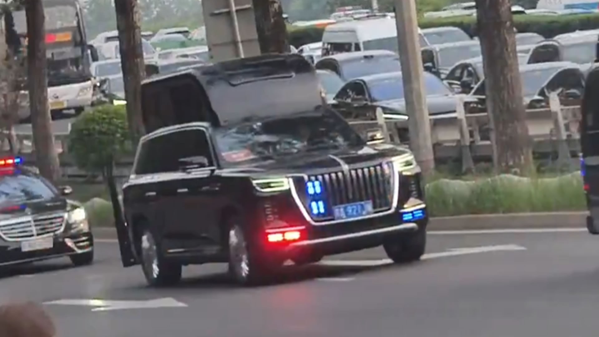 Το μυστηριώδες SUV που συνόδευσε τον Τραμπ στην Κίνα - Έγινε πρώτο θέμα
