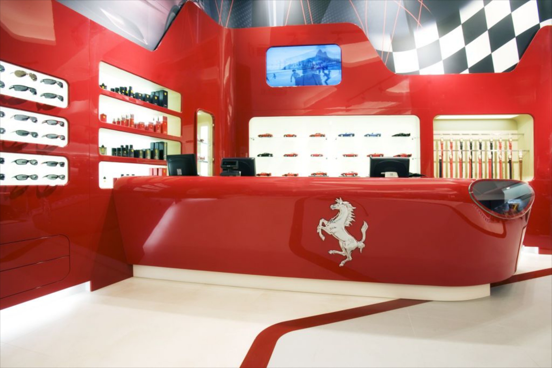 Ferrari Shop στο Athenian Capitol