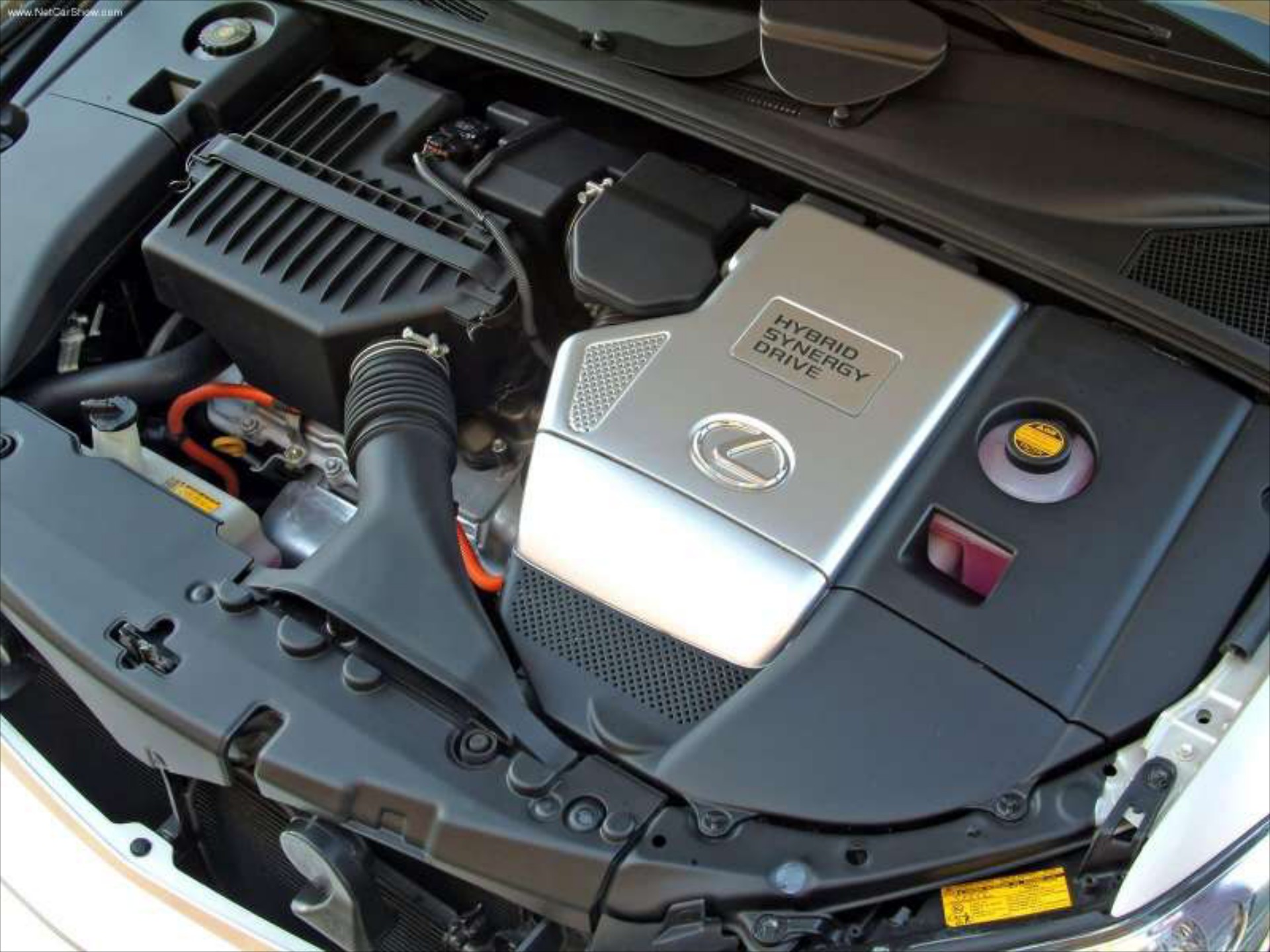 H Lexus ανακαλεί 110.000 υβριδικά