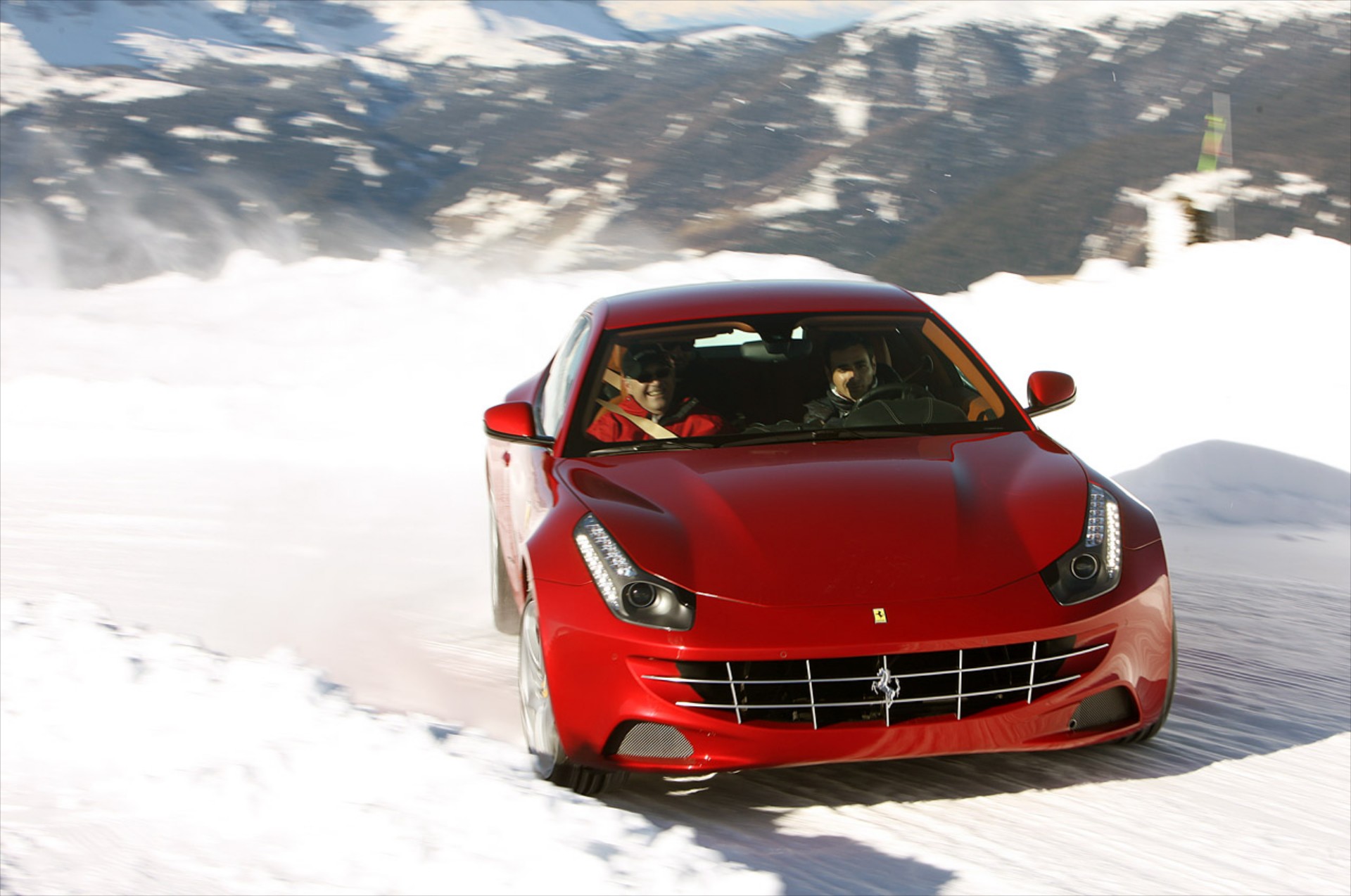 Ferrari: Νέα σχολή οδήγησης σε πάγο και χιόνι