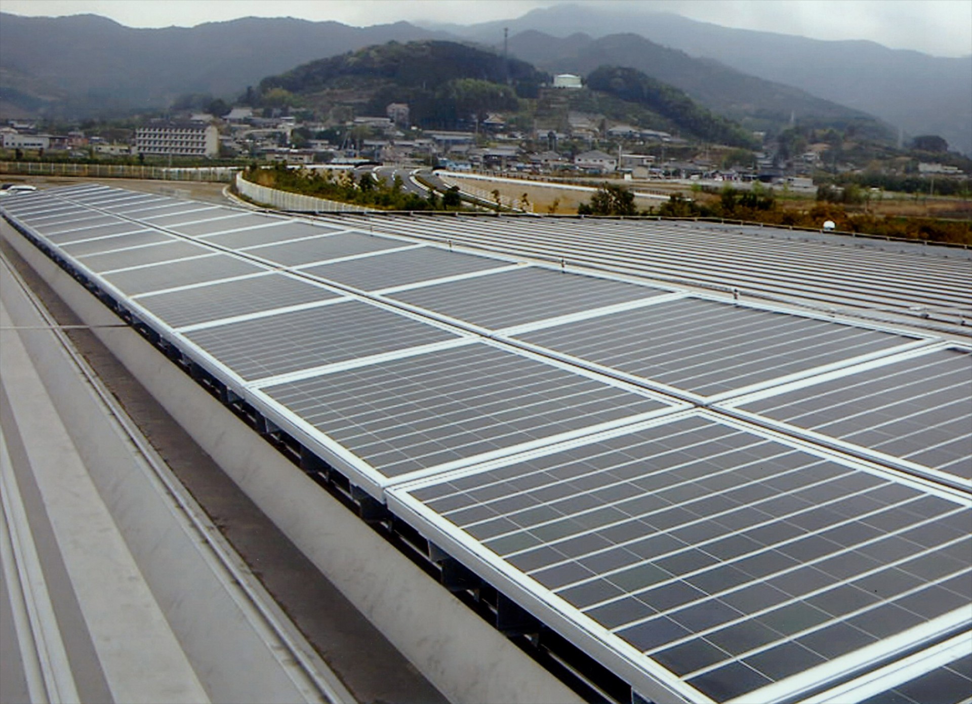 Φωτοβολταϊκά για τη Mercedes-Benz Ελλάς