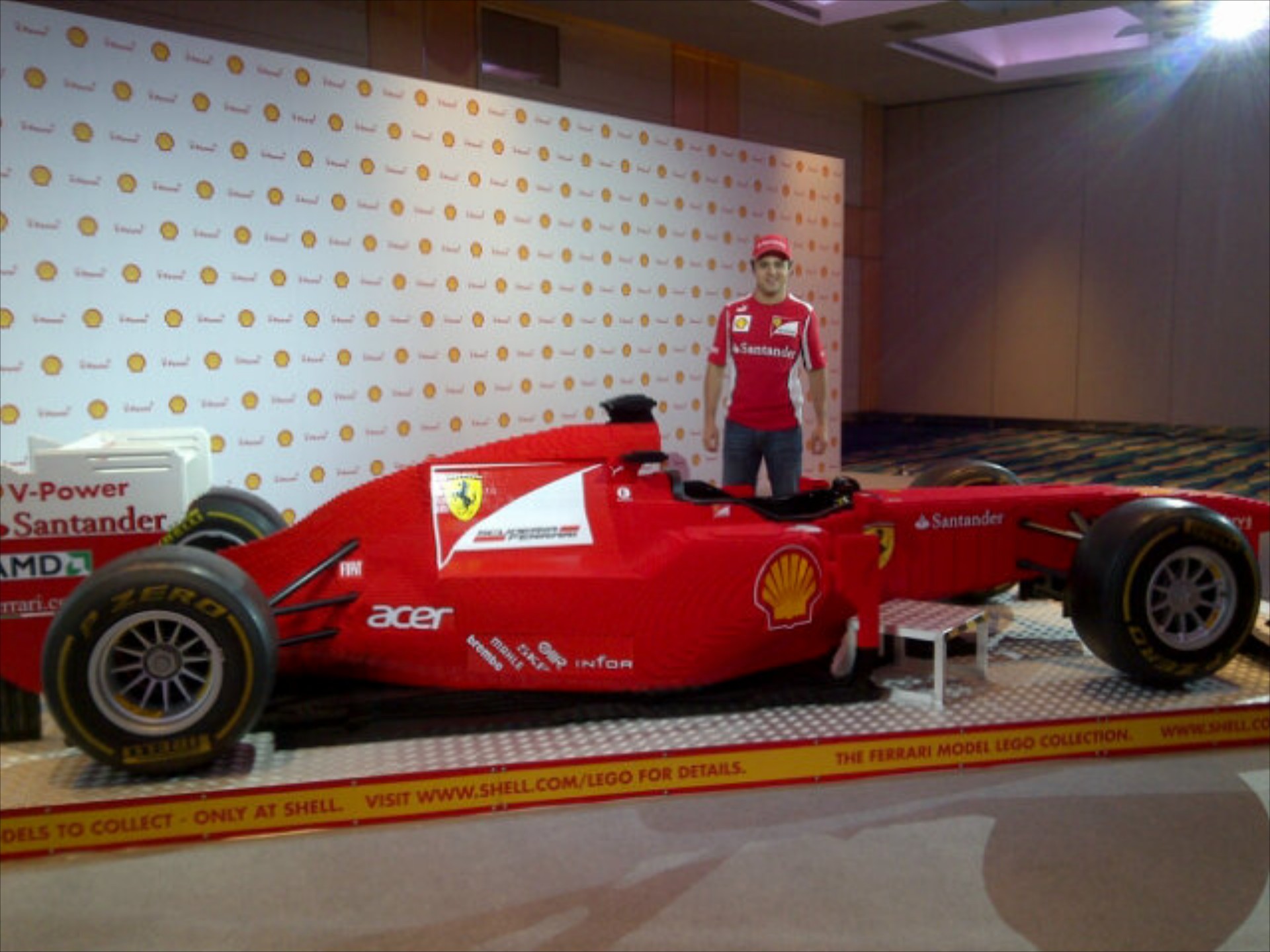 Εκπληκτικό. Full Size Ferrari F1 από Lego!
