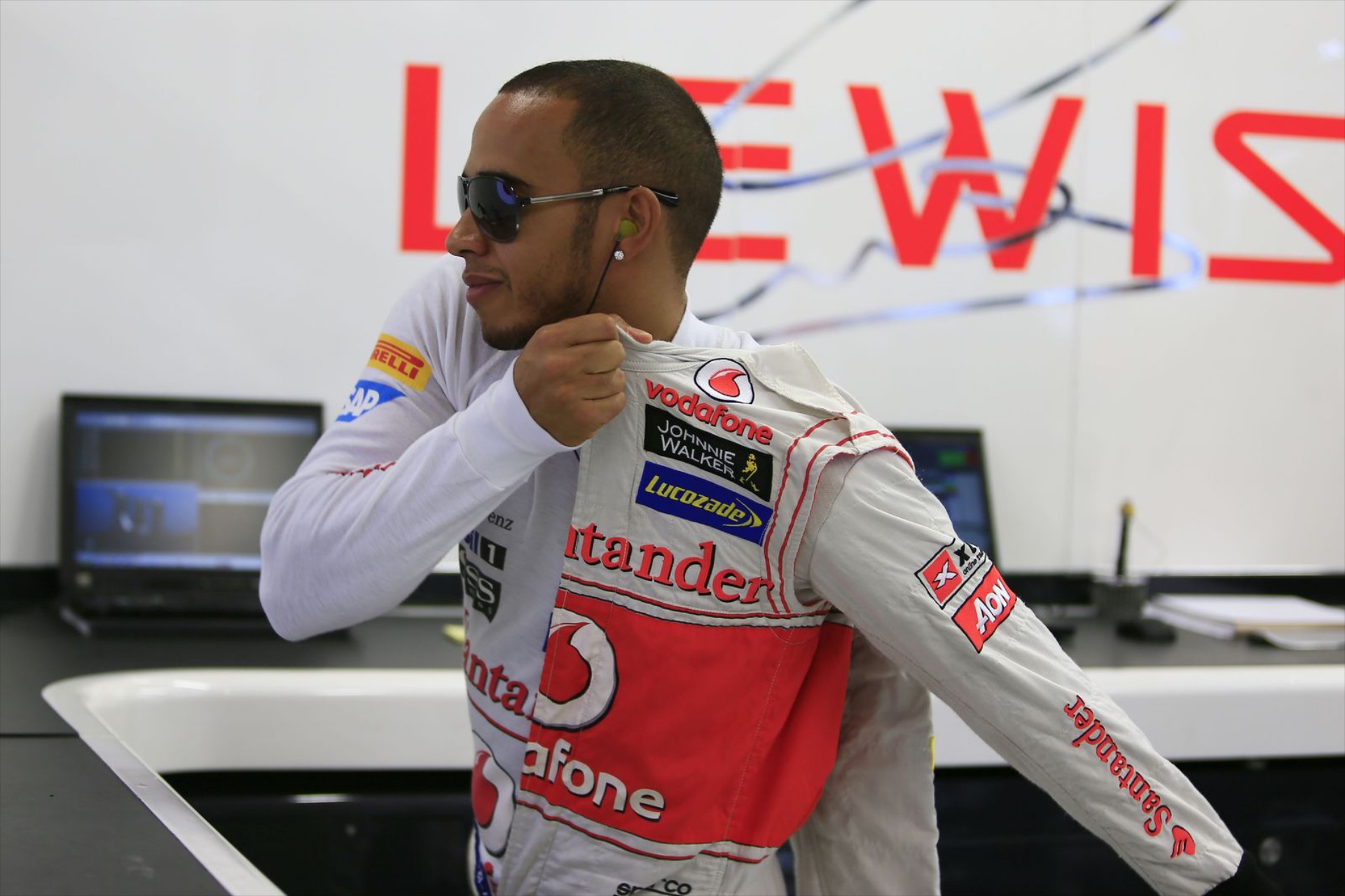 The F1 Insider: Μένει ή φεύγει o Hamilton;