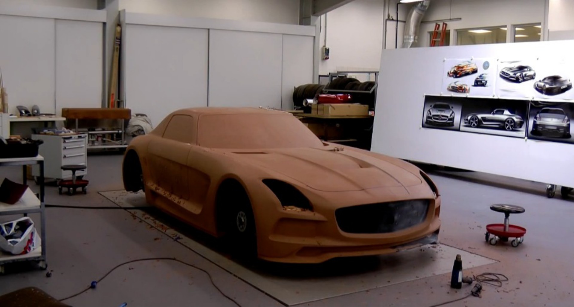 SLS AMG Black Series κατασκευασμένη από πυλό