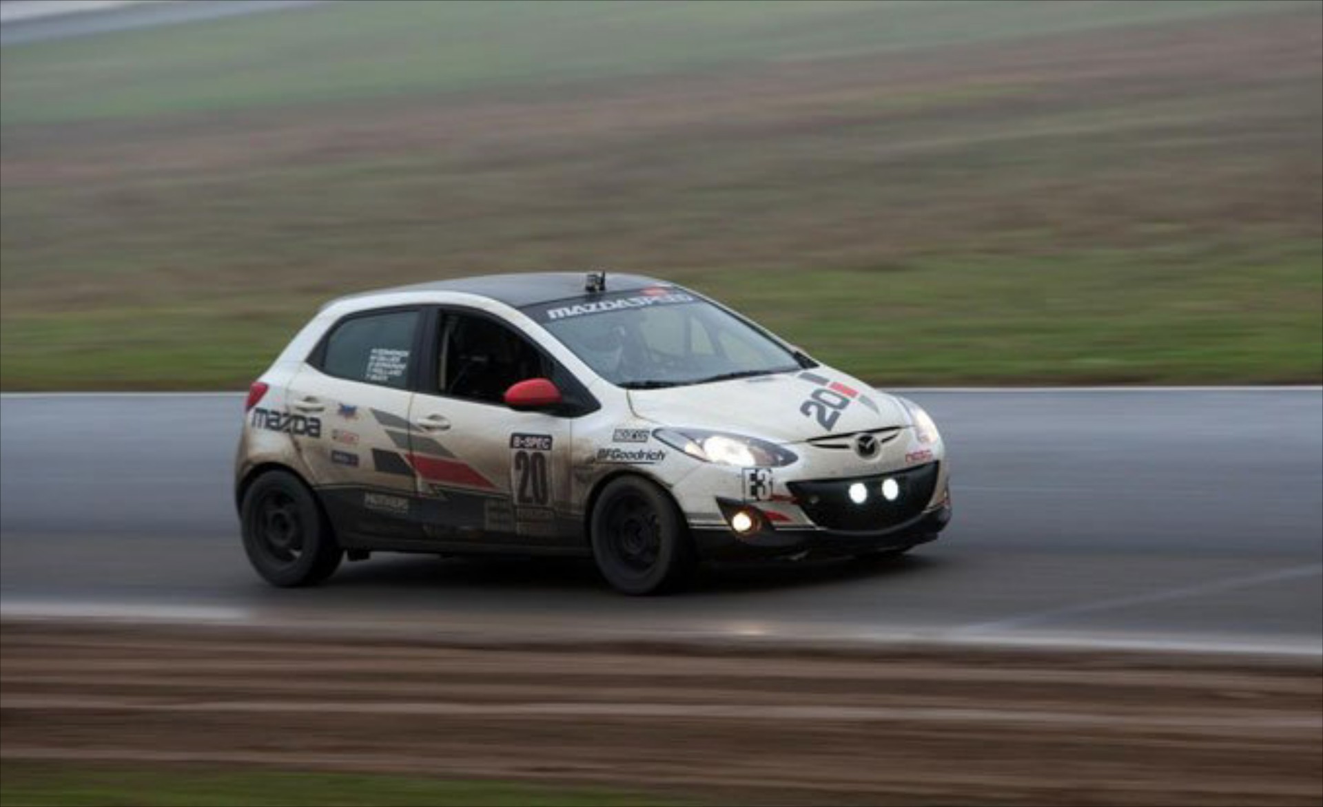 Video: Ένα Mazda 2 γίνεται αγωνιστικό