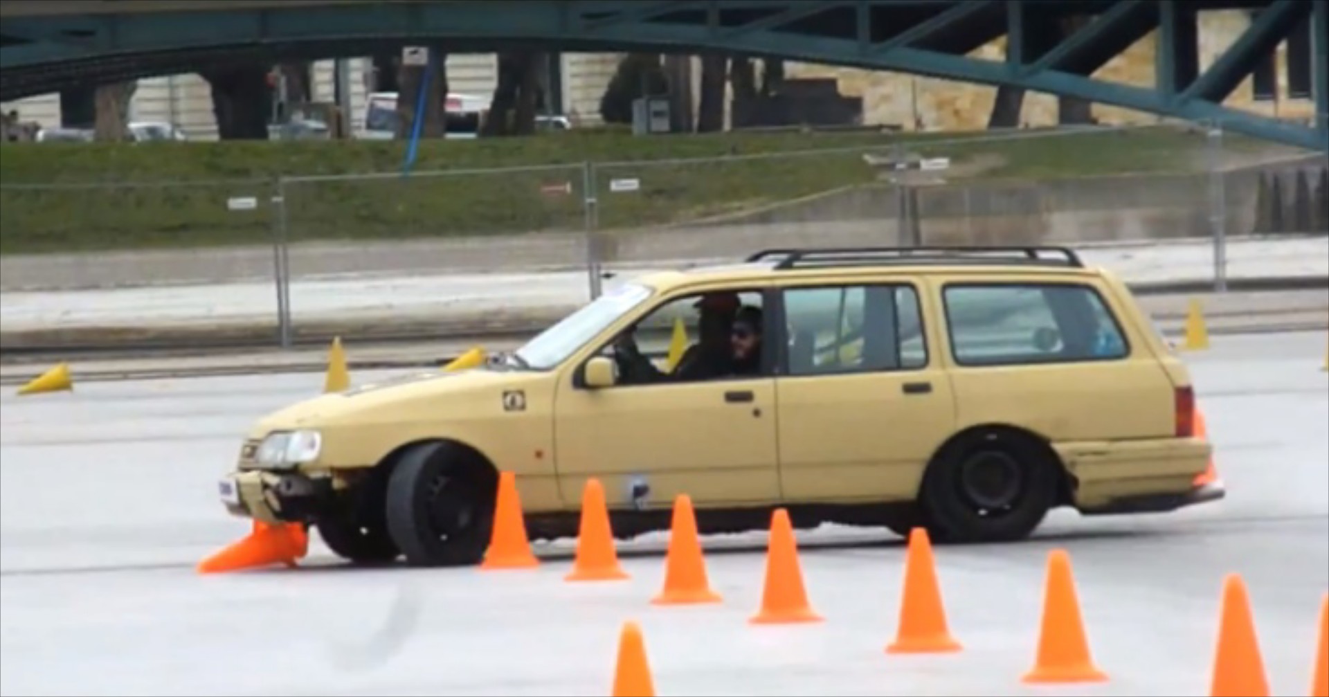 Video: Ο Ken Block με Ford Sierra Station!