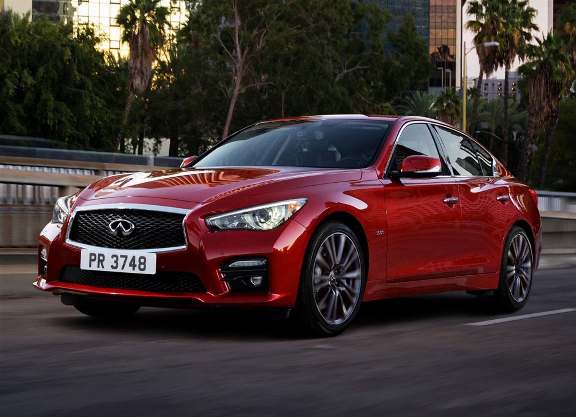 Νέα Infiniti Q50 & QX60