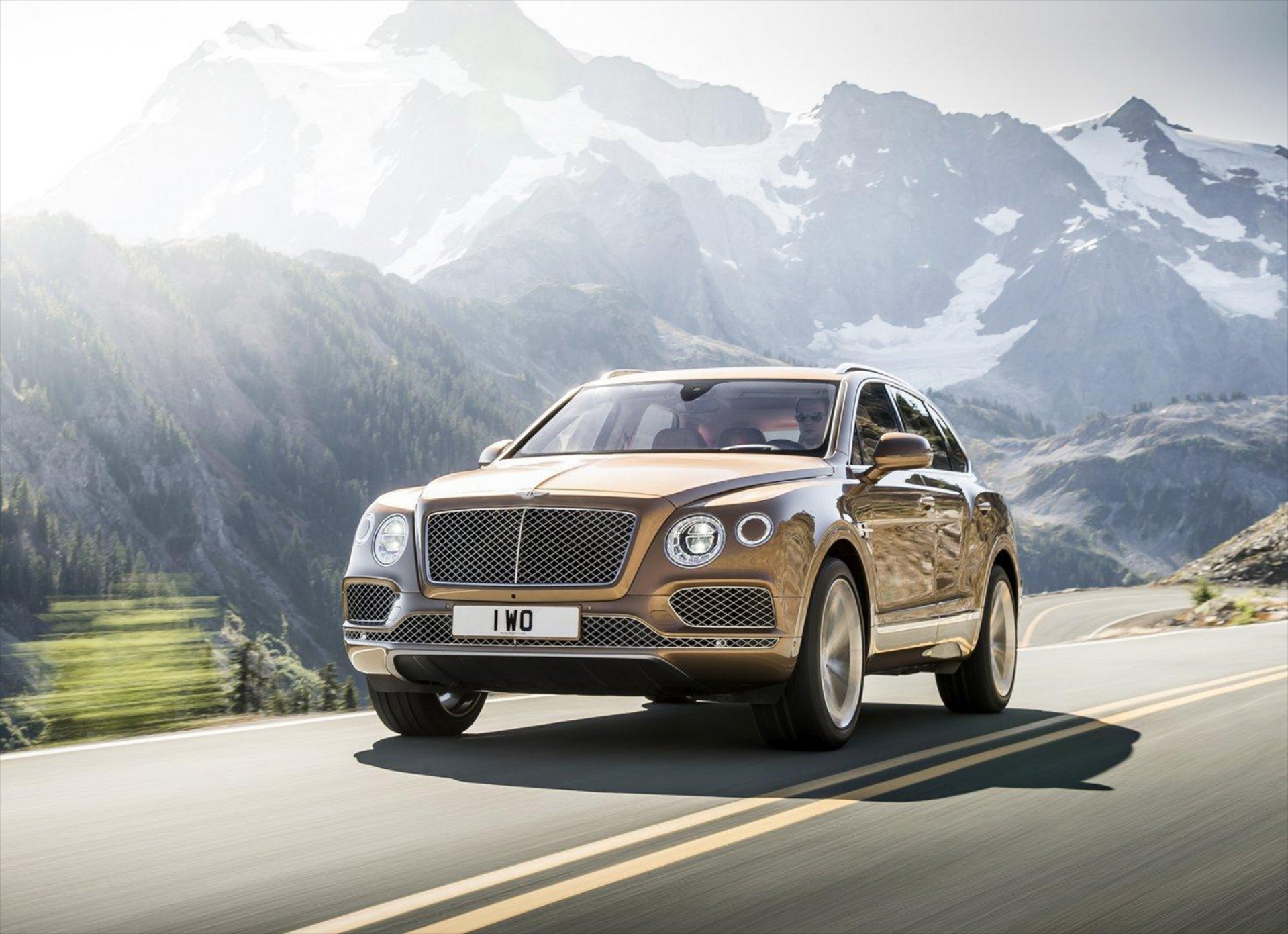 Το πολυτελέστερο SUV στον κόσμο από την Bentley (video)