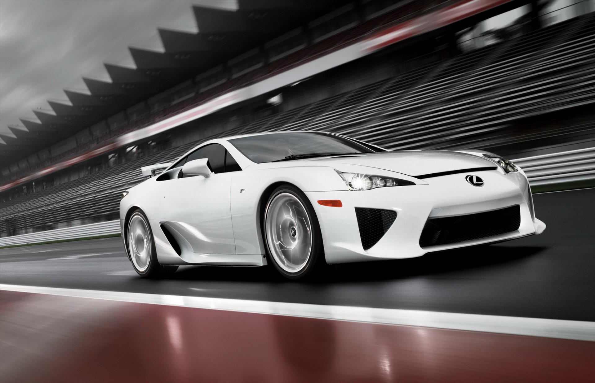 Lexus LF-A: Τίτλοι τέλους