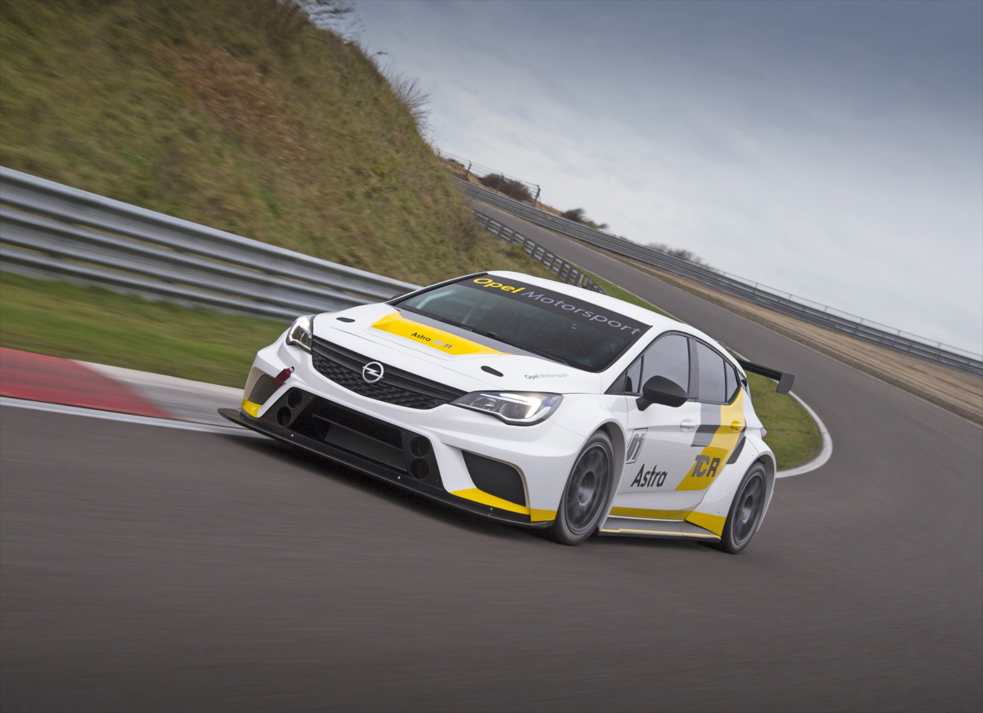 Το Opel Astra στο Touring Car Racing (video)