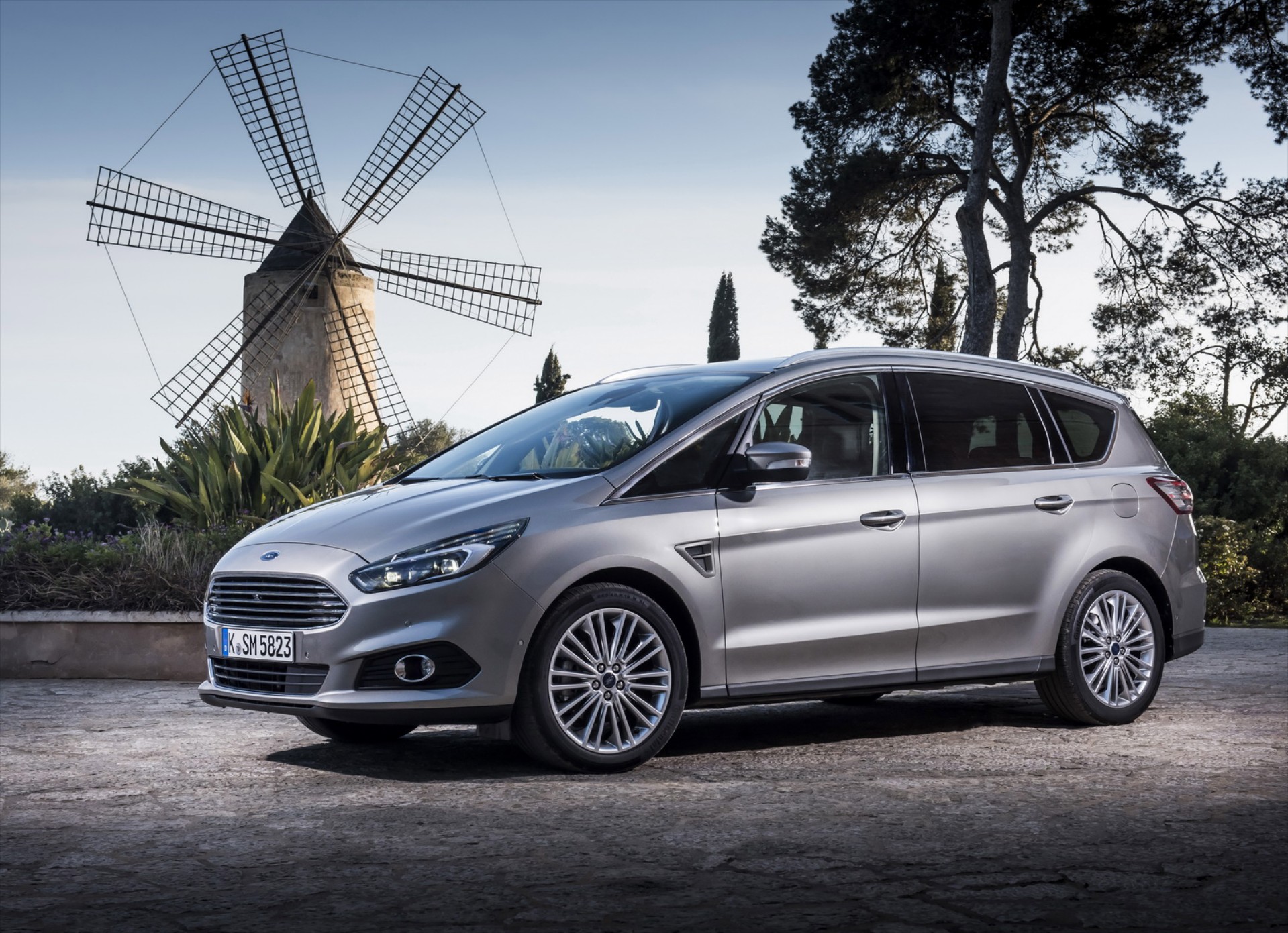 Νέο FORD S-MAX: Πολυμορφική ευφυία