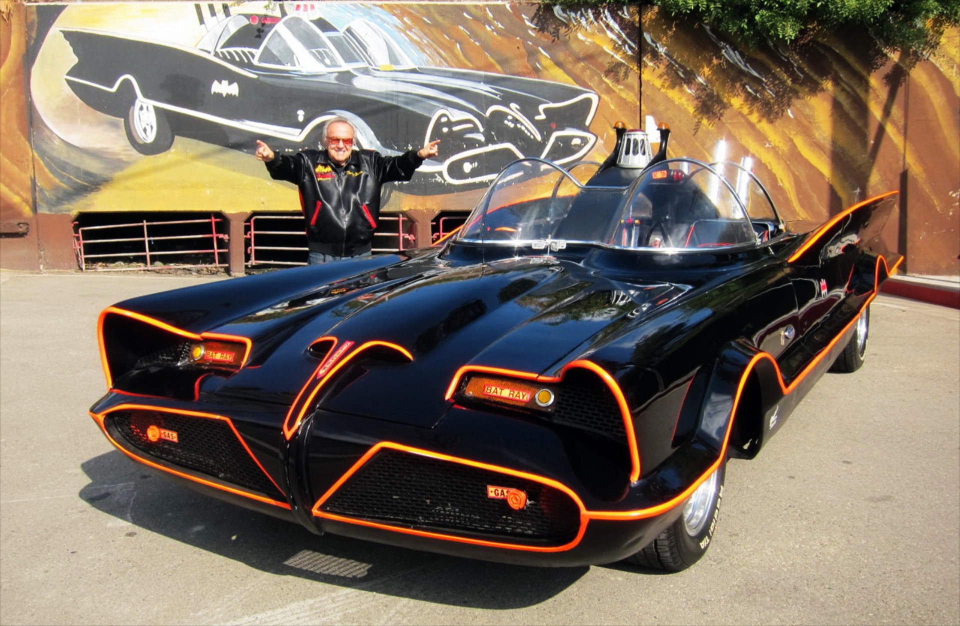 Batmobile του 1966 πουλήθηκε 3,5 εκατ. ευρώ