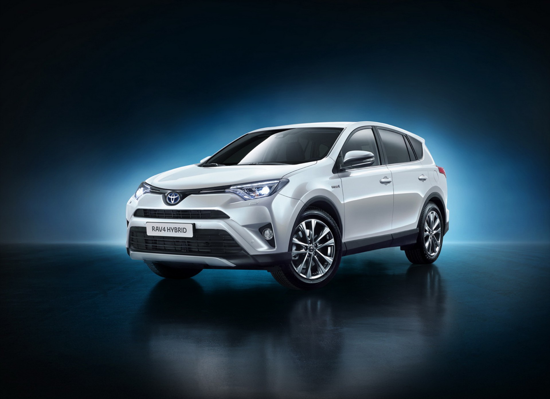 Toyota: Στόχος η κυριαρχία στα υβριδικά