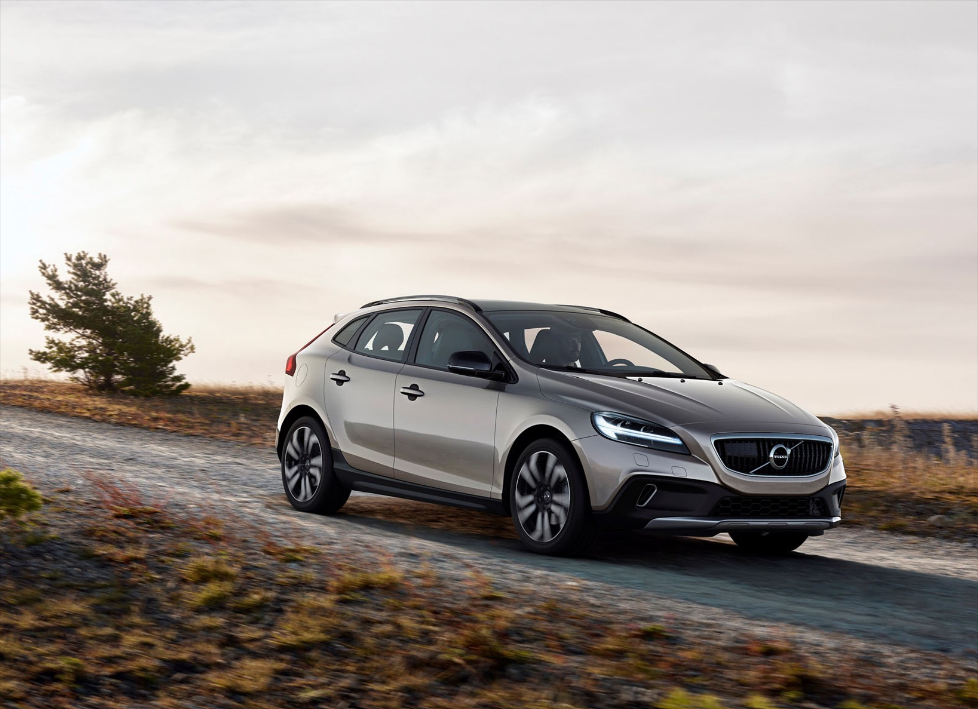Νέα Volvo V40 και V40 Cross Country από 22.500 €