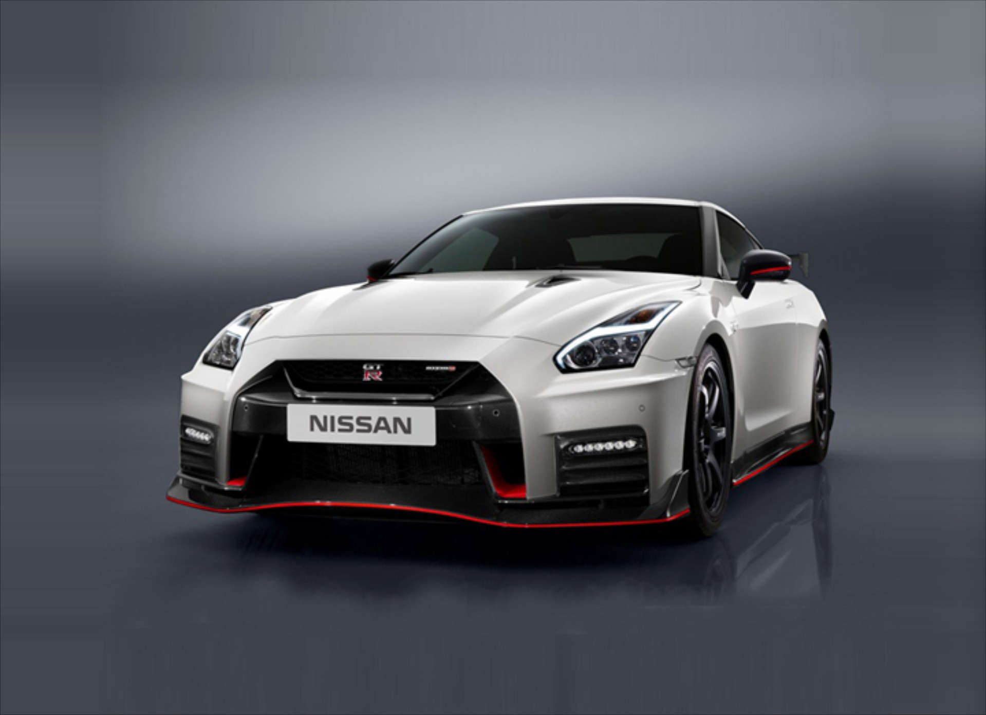Το νέο Nissan 2017 GT-R Nismo «στον δρόμο»