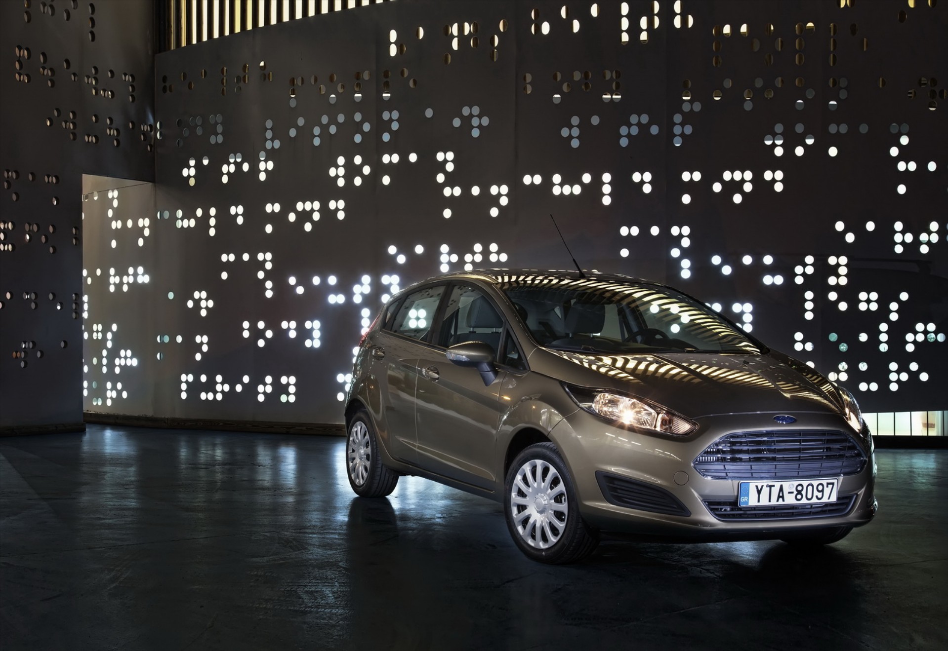 FORD FIESTA: Πολυδιάστατο