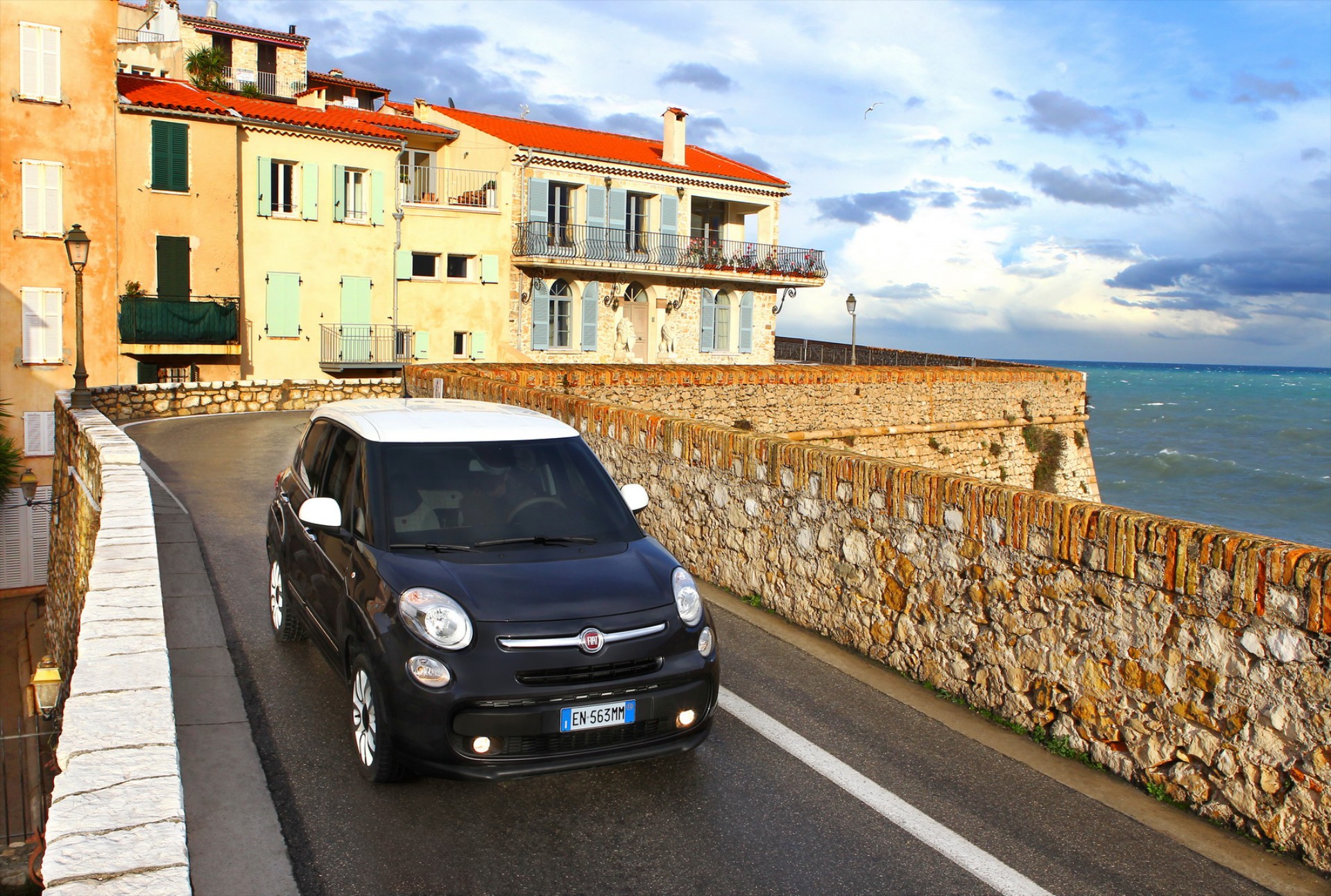 Fiat 500L 0.9 Turbo & 1.6 diesel, με 105 PS