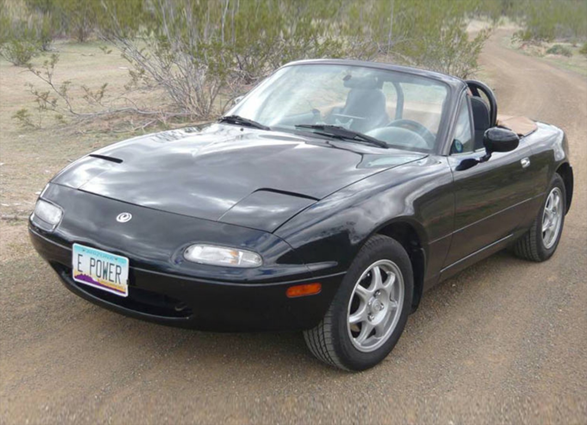 Πουλάει το ηλεκτρικό Mazda MX-5