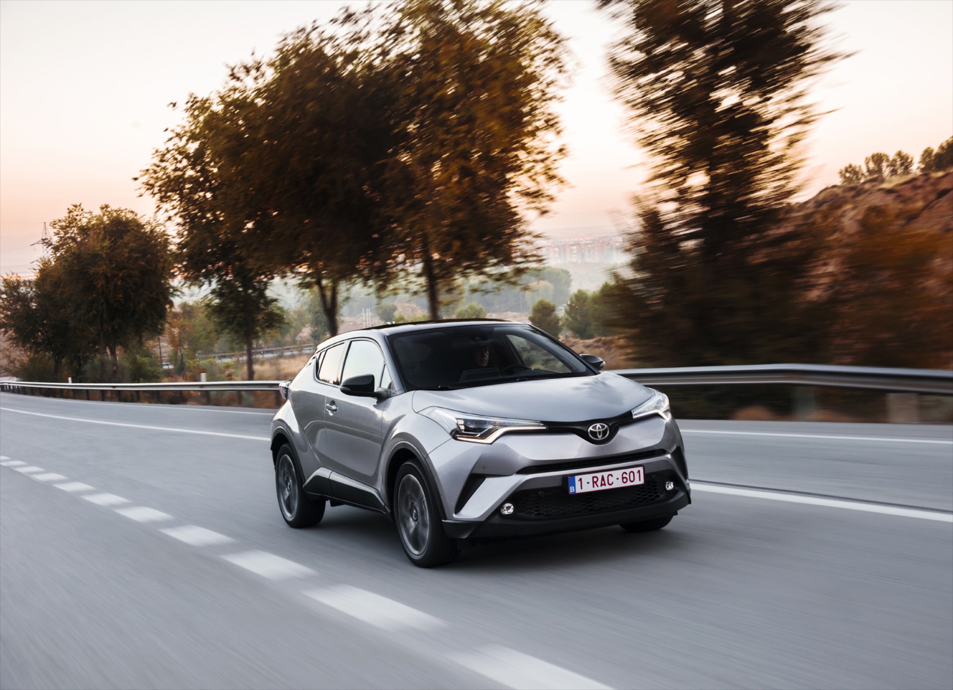 ΟΔΗΓΟΥΜΕ το νέο Toyota C-HR