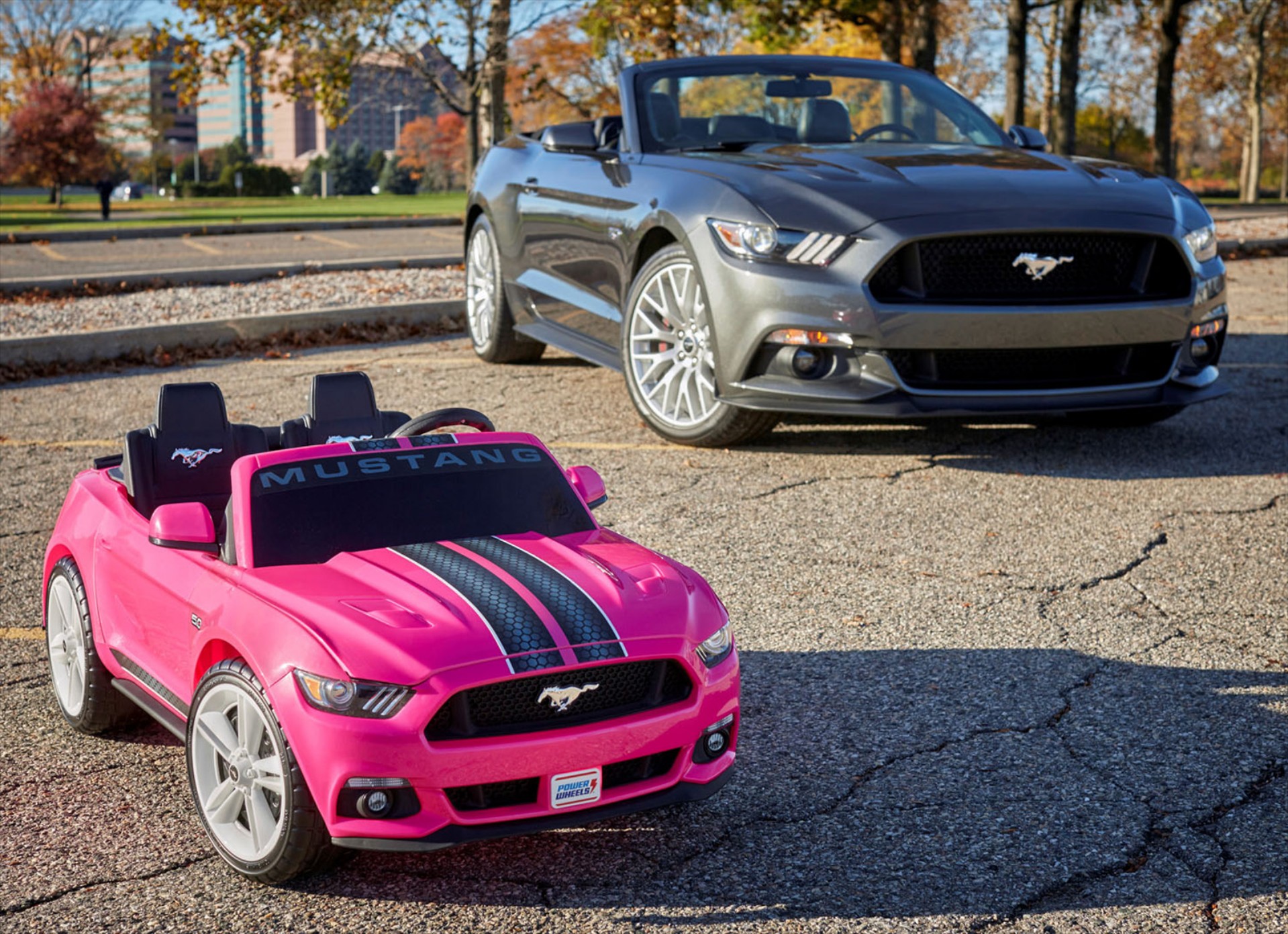 Παιδικό Mustang με… έλεγχο πρόσφυσης (video)