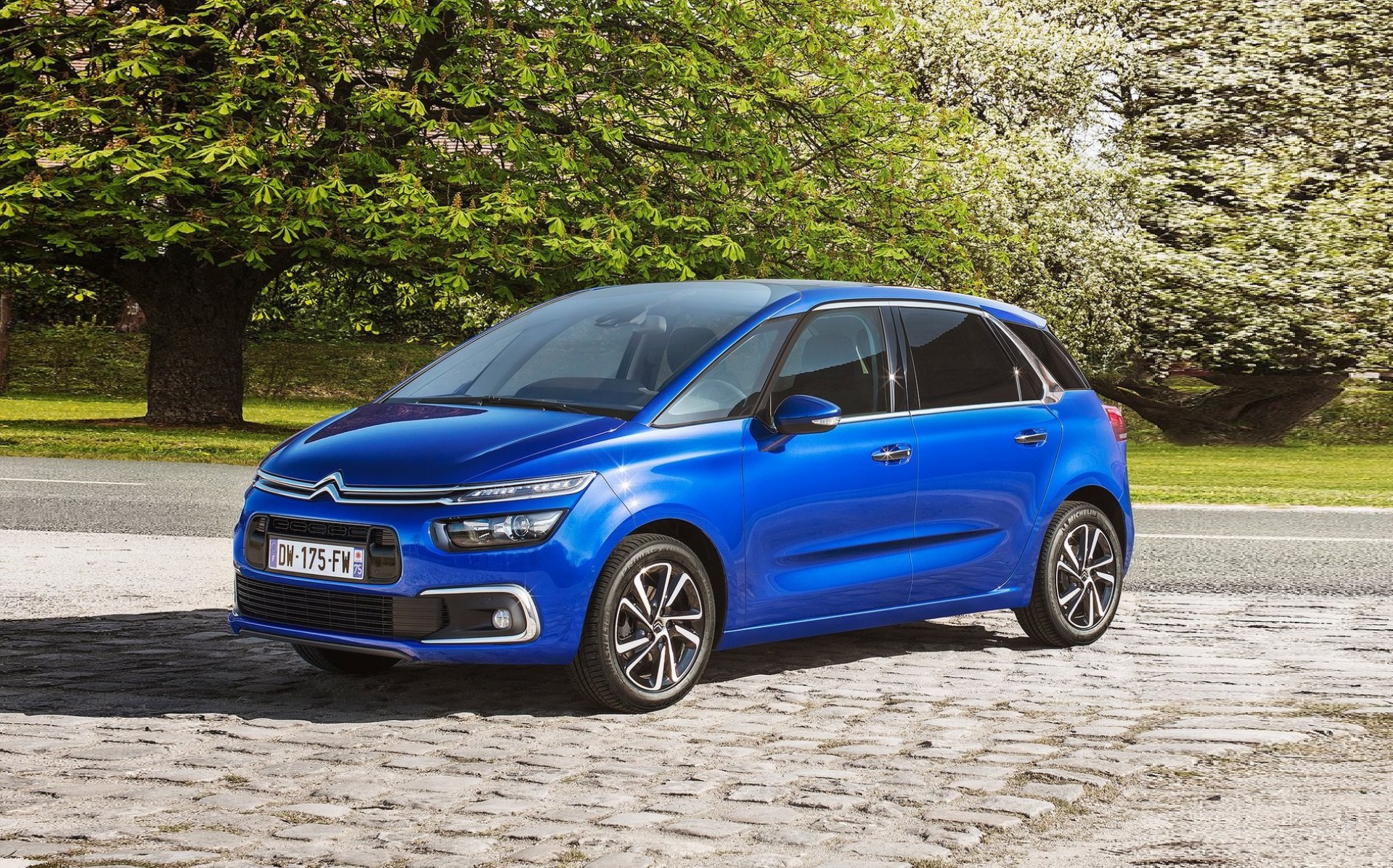 <br />
<b>Notice</b>:  Undefined property: stdClass::$title in <b>/home/www3gocar/public_html/templates/t2024/ice_c/9a1326b63621589c2d0ae49576f7df8a09573c42_0.file.box.featured.tpl.php</b> on line <b>89</b><br />
