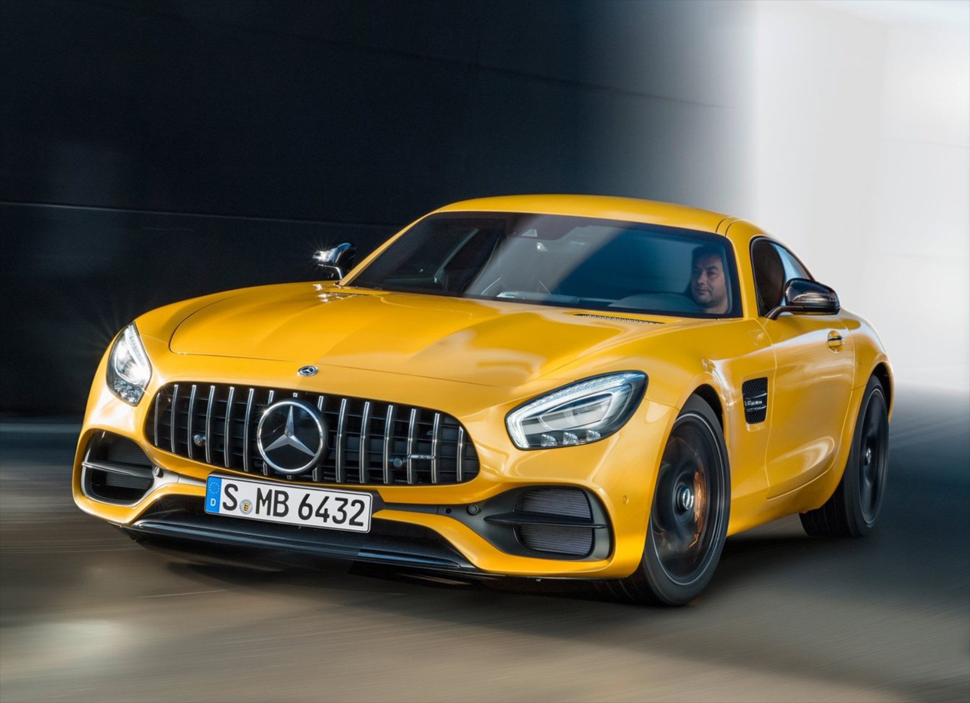 Ανανεώθηκαν οι AMG GT & προστέθηκε η GT C coupe