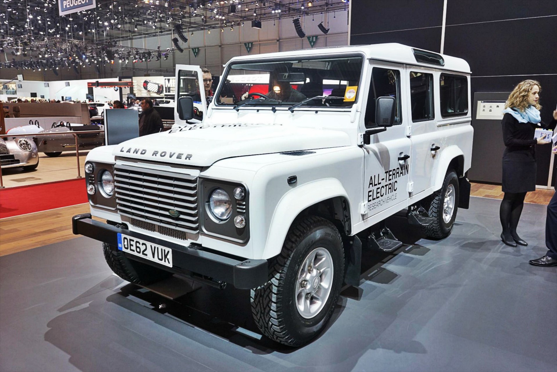 Η Land Rover αποκαλύπτει το ηλεκτρικό Defender 