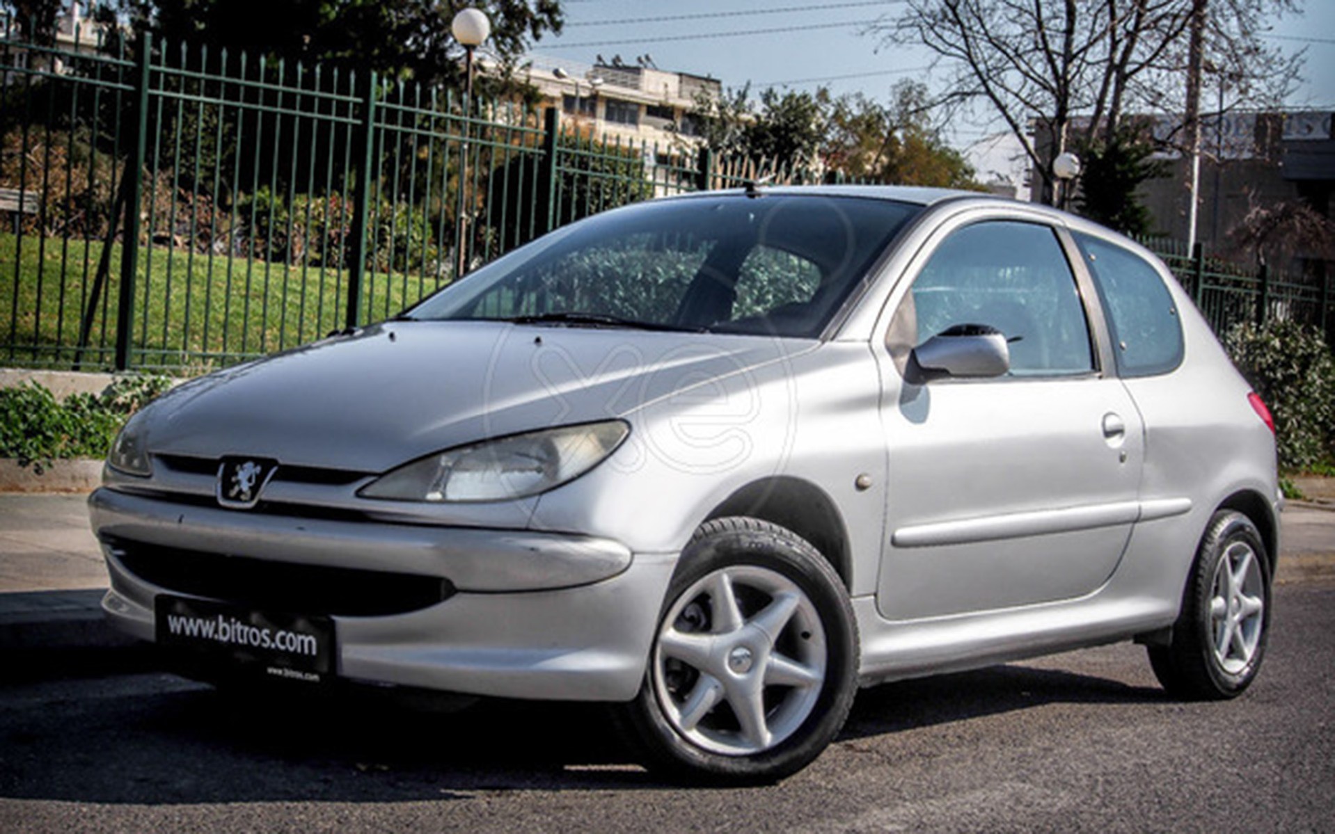 5 μεταχειρισμένα Peugeot 206 από 1.950 ευρώ