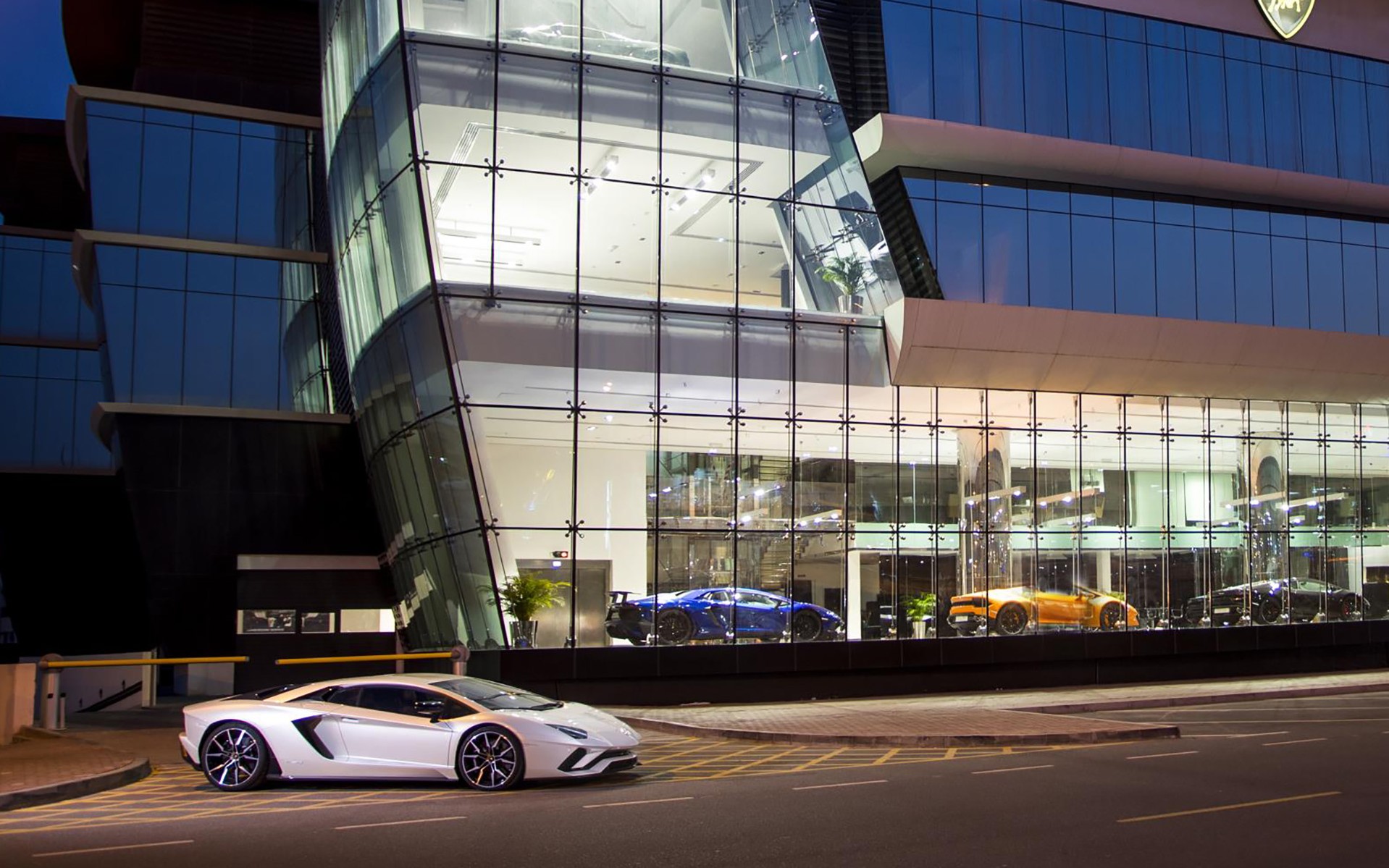 Πού βρίσκεται η μεγαλύτερη έκθεση της Lamborghini;