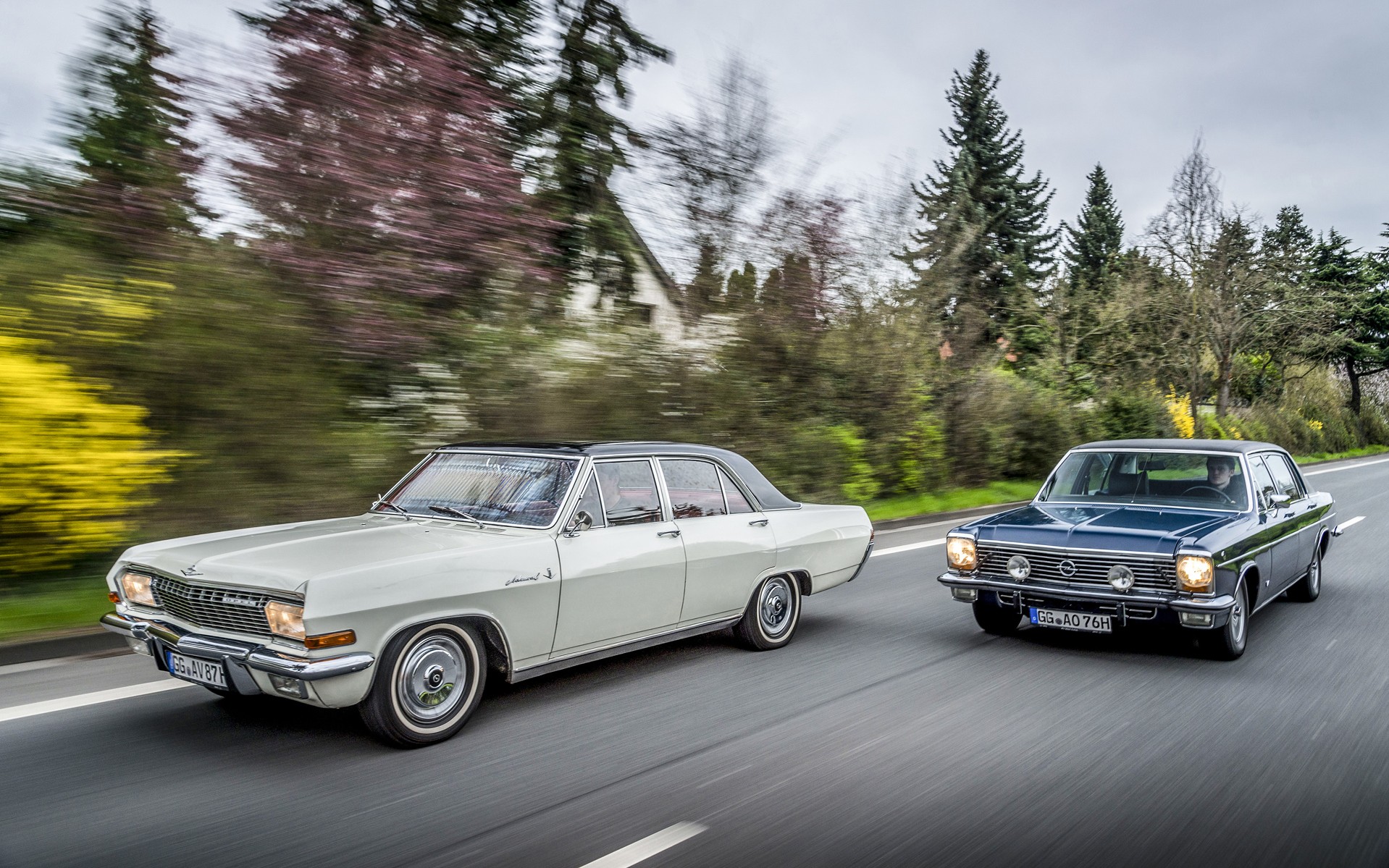 Οι καλλονές της Opel παρελαύνουν