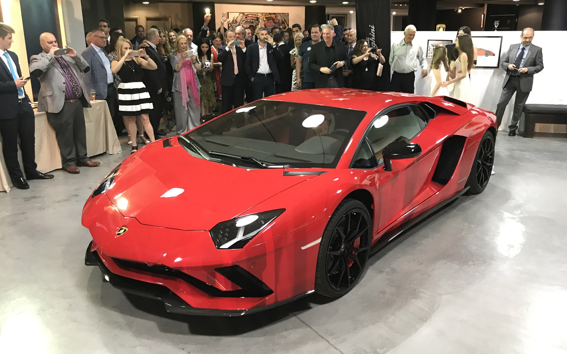 Η Lamborghini Aventador S προσγειώθηκε στην Ελλάδα (+vid)