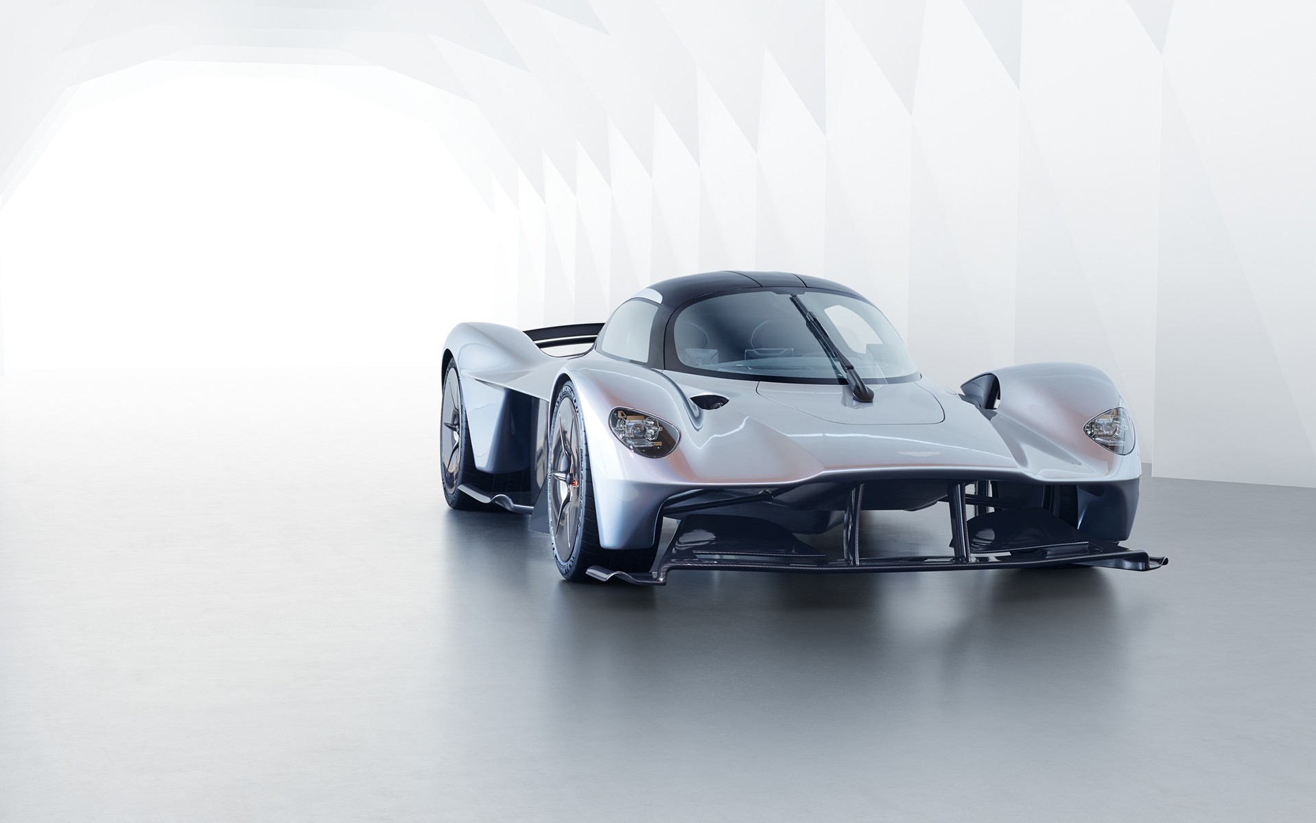 Aston Martin Valkyrie: Εντυπωσιακή εκτός, λιτή εντός