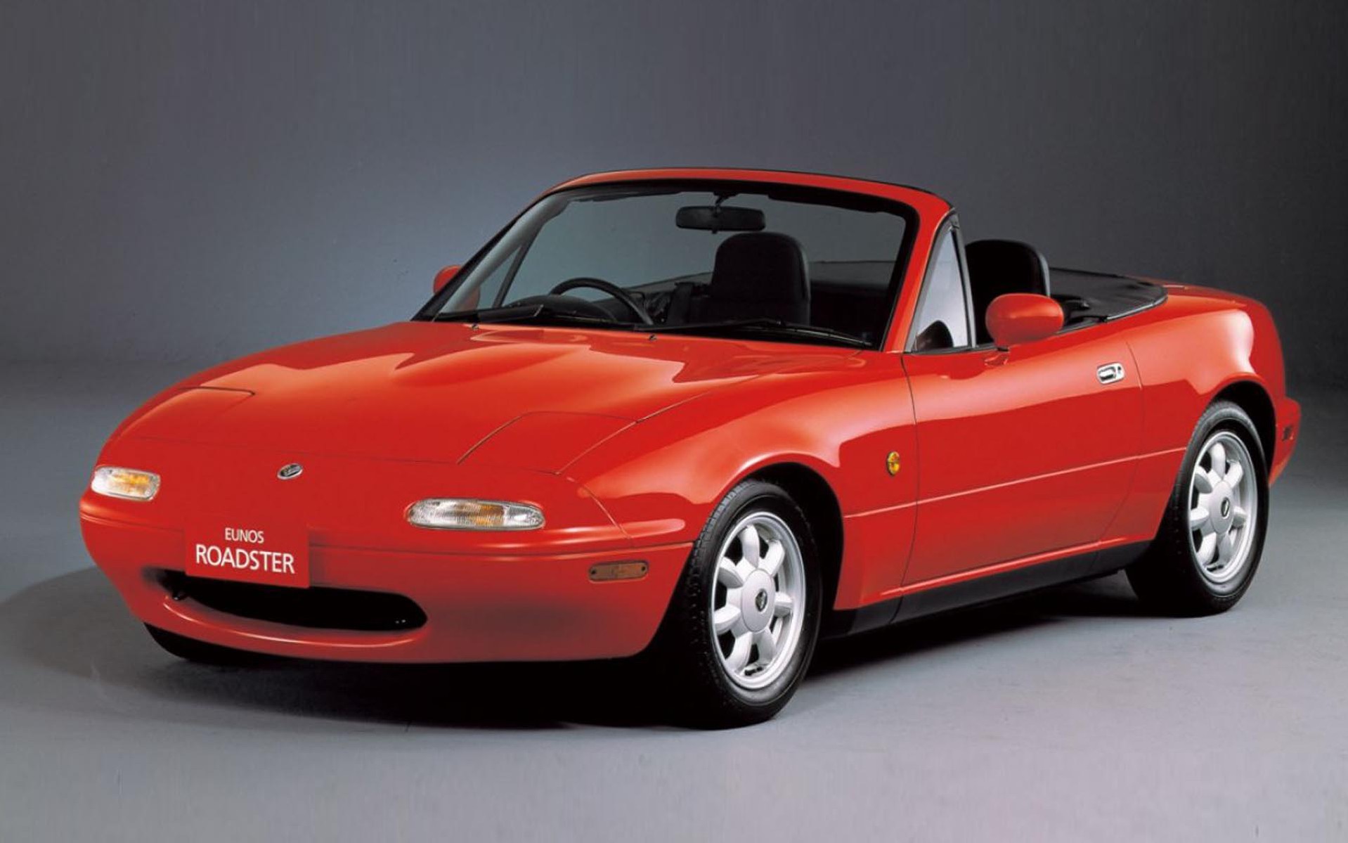 Η Mazda σου φρεσκάρει επίσημα το 1ης γενιάς MX-5